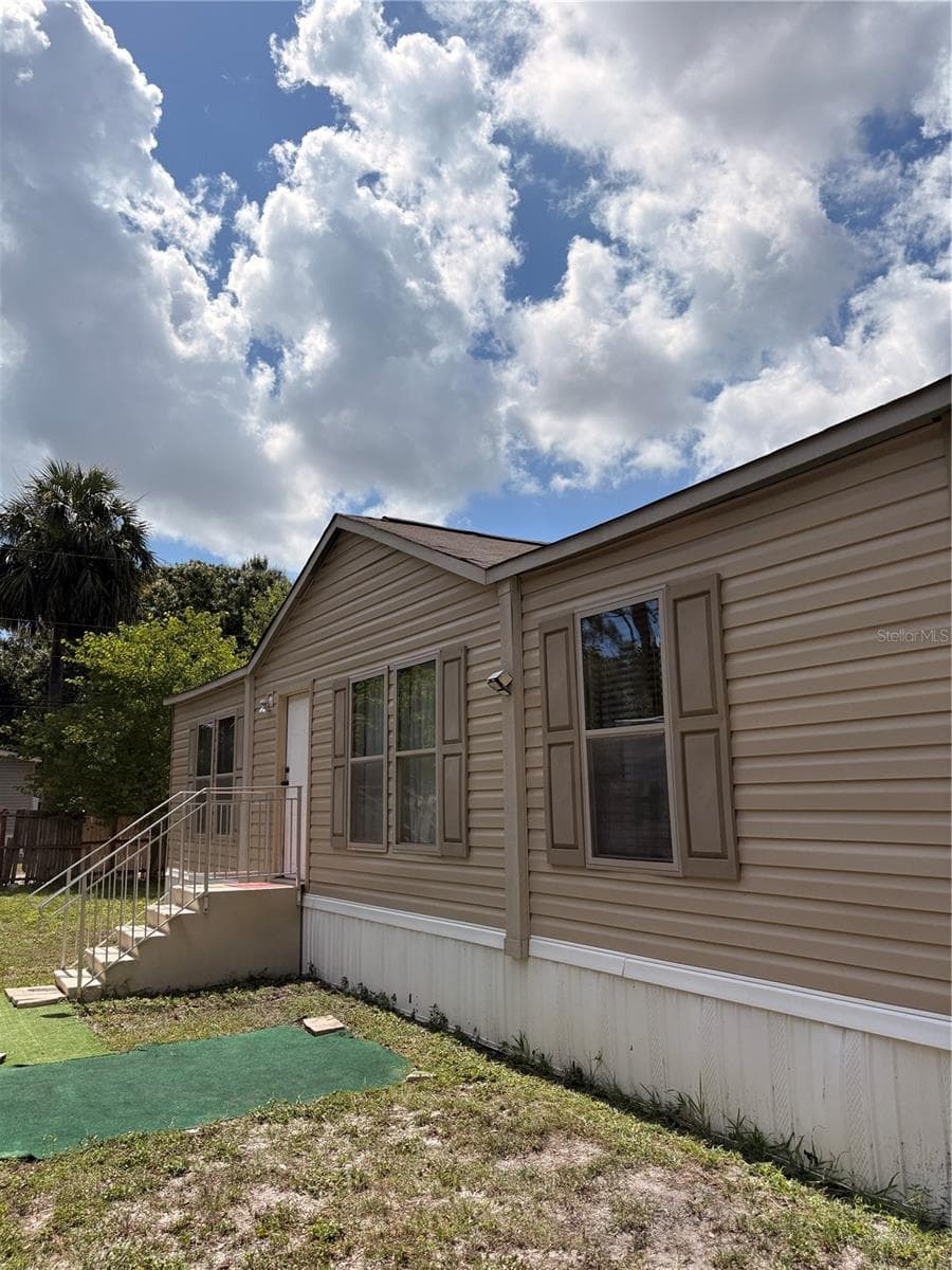 1012 WARDEN LN