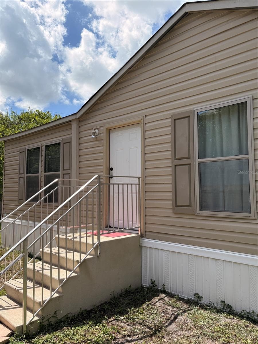 Manufactured Home at 1012 WARDEN LN, IMMOKALEE, photo 2 of 31