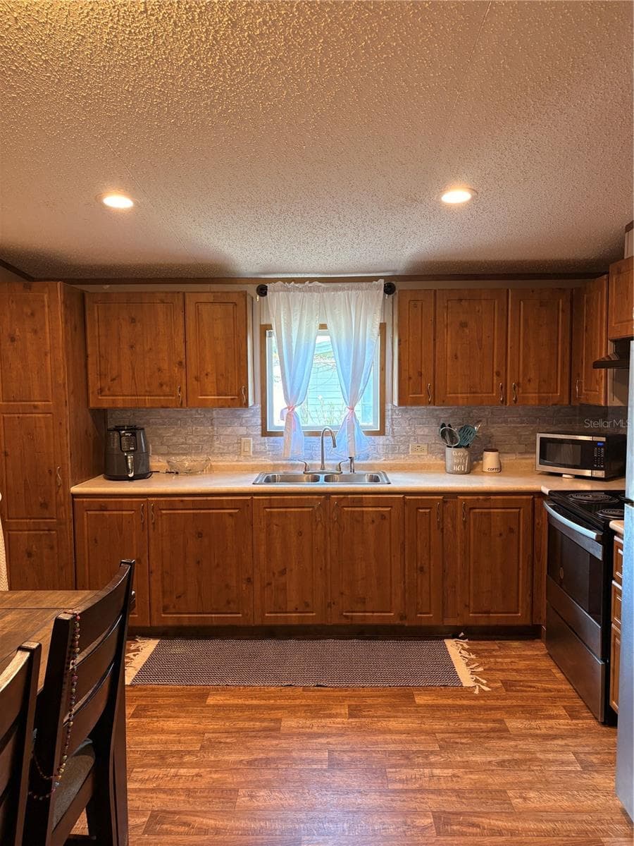 Manufactured Home at 1012 WARDEN LN, IMMOKALEE, photo 11 of 31