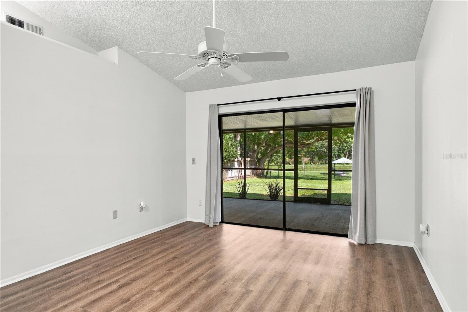 Living room area of Great Room/screened-in porch/fenced-in backyard - 9911 LANCEWOOD ST, ORLANDO