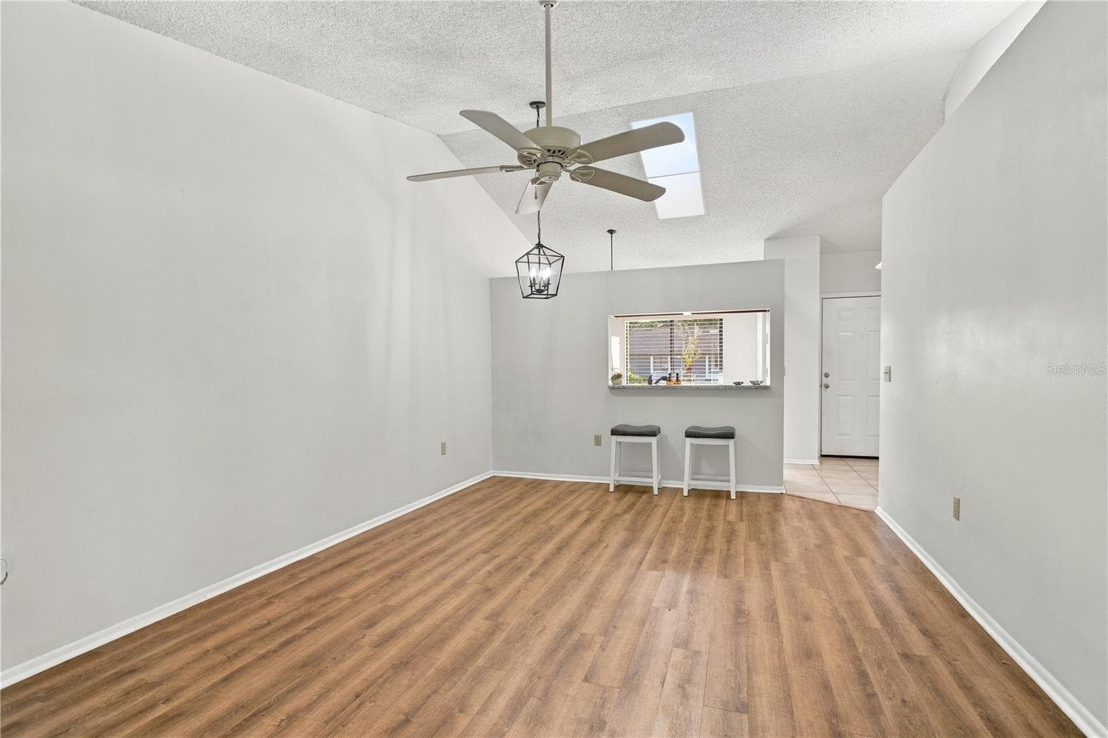 Great Room and kitchen - 9911 LANCEWOOD ST, ORLANDO