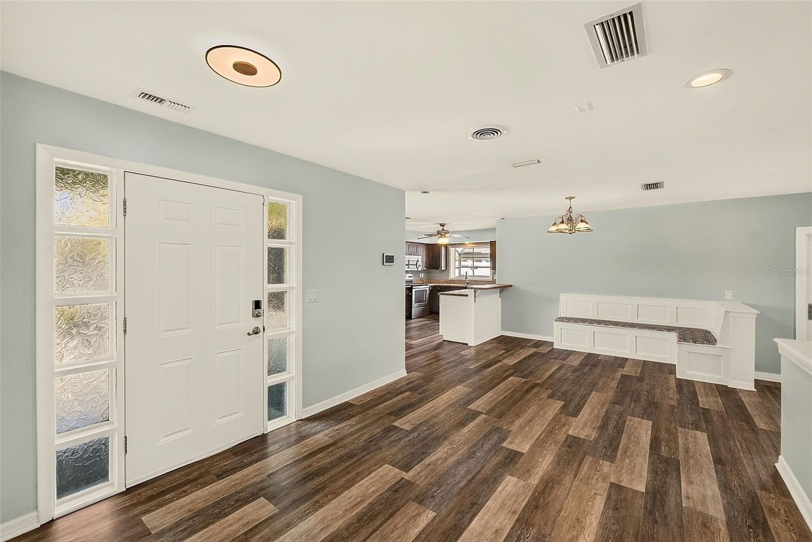 Single Family Residence at 809 JACARANDA DR, LARGO, photo 4 of 60