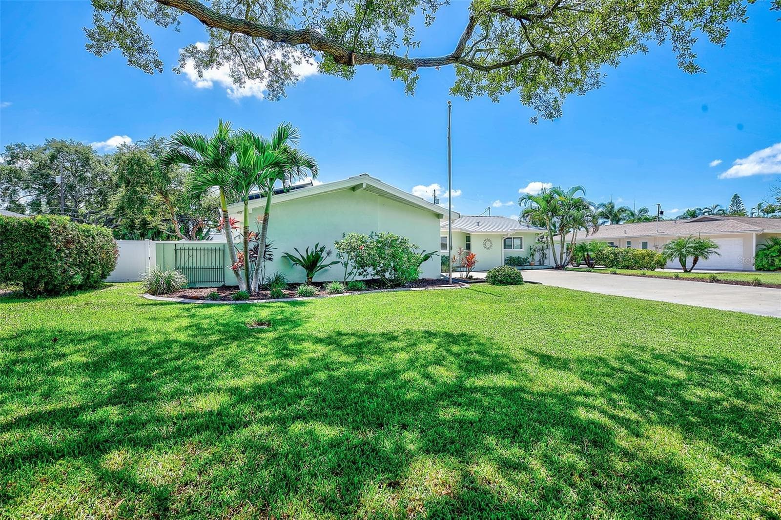 Single Family Residence at 809 JACARANDA DR, LARGO, photo 39 of 60