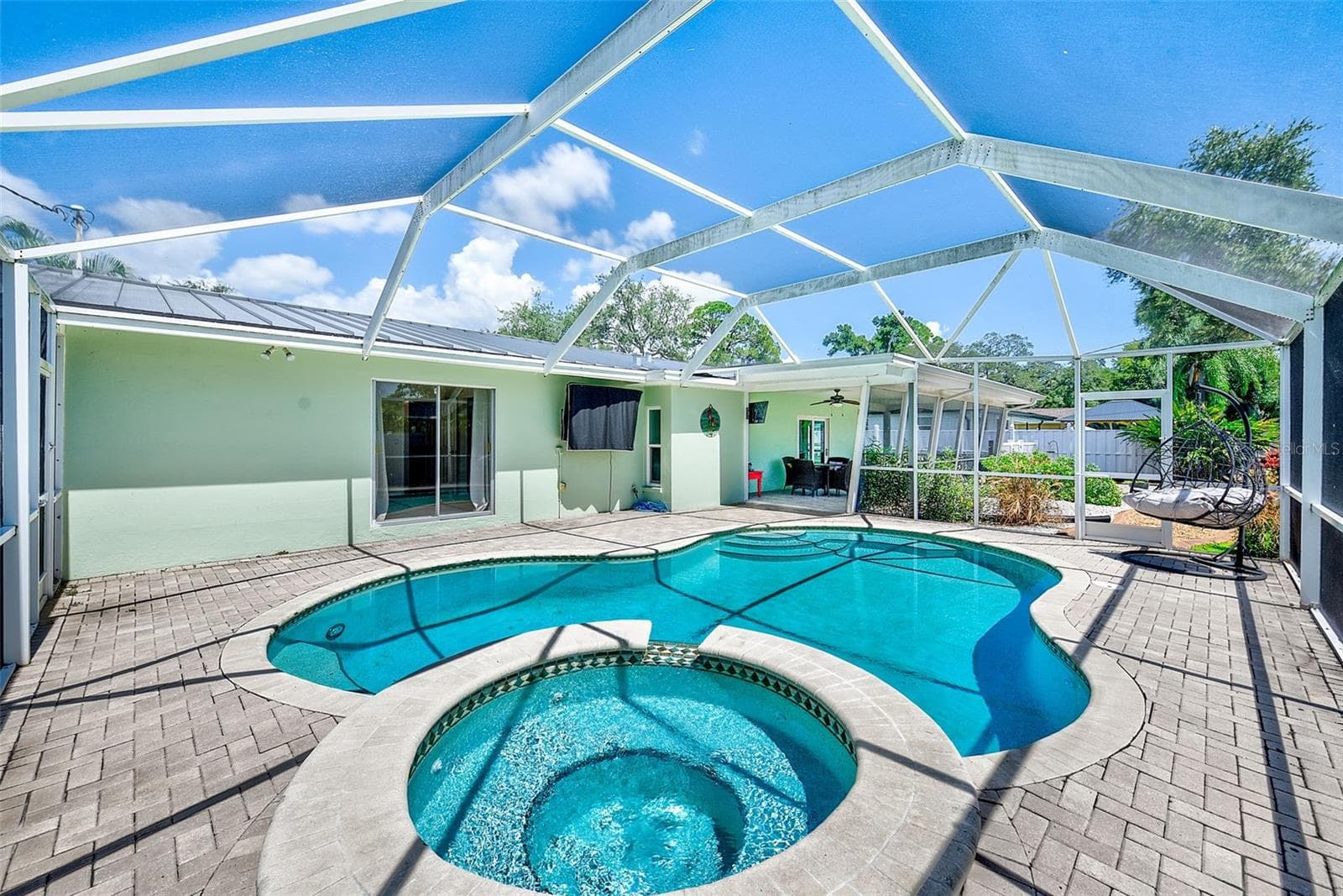 Single Family Residence at 809 JACARANDA DR, LARGO, photo 46 of 60