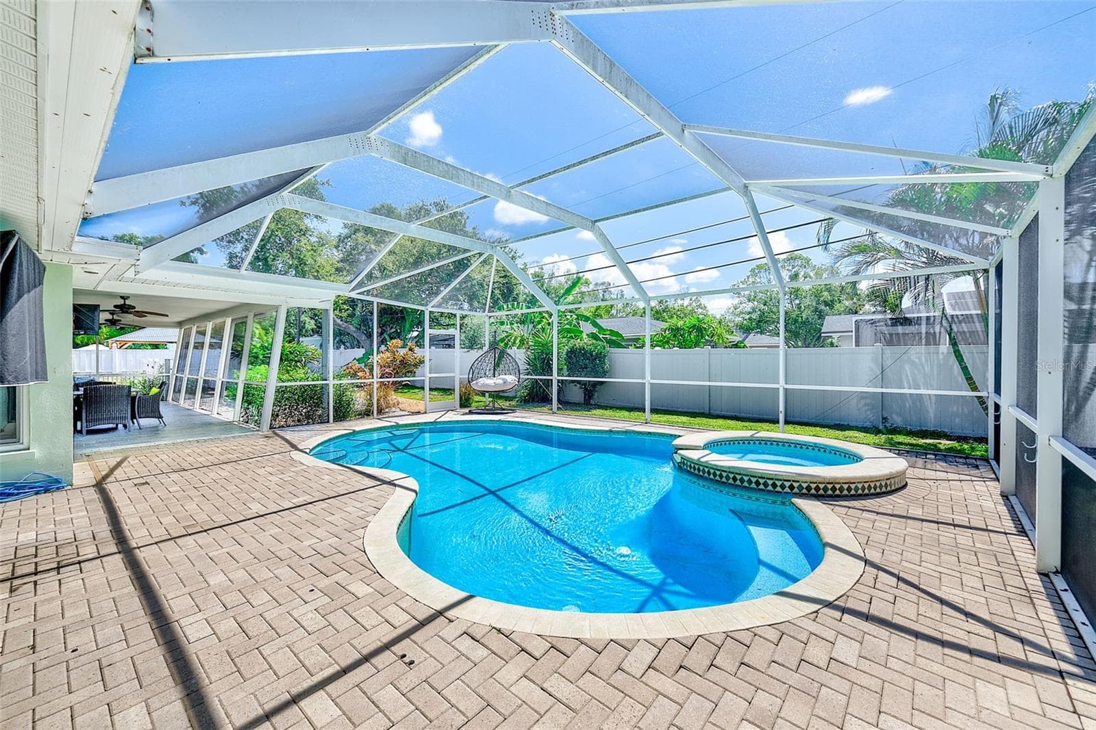 Single Family Residence at 809 JACARANDA DR, LARGO, photo 47 of 60