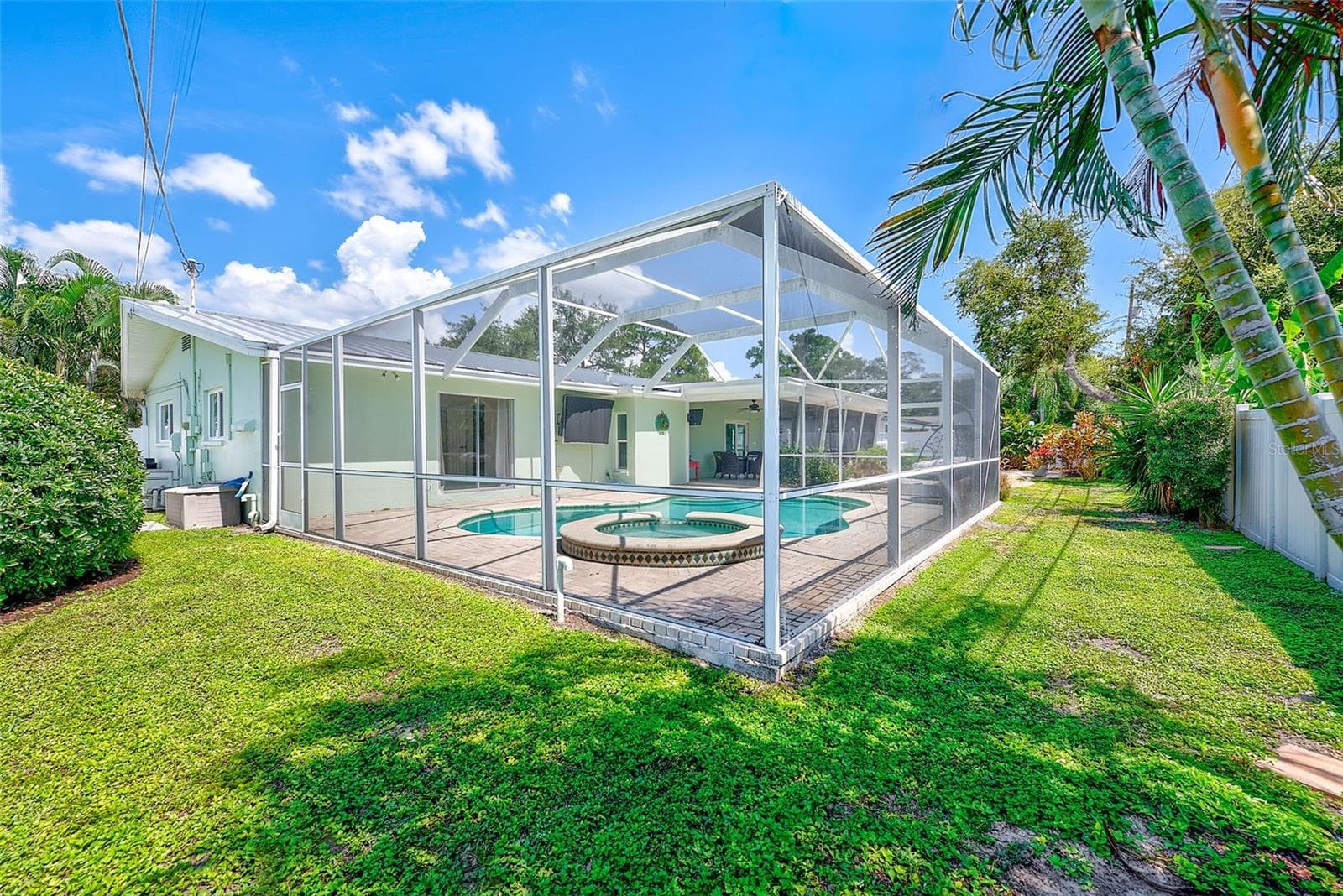 Single Family Residence at 809 JACARANDA DR, LARGO, photo 48 of 60