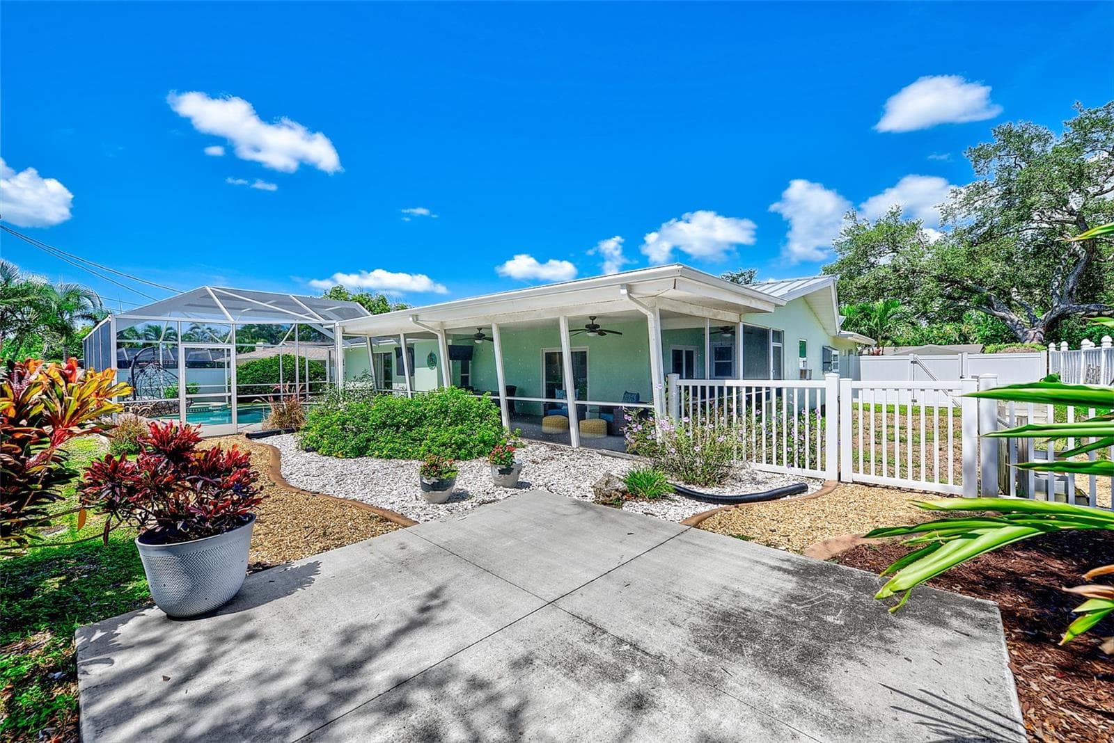 Single Family Residence at 809 JACARANDA DR, LARGO, photo 50 of 60