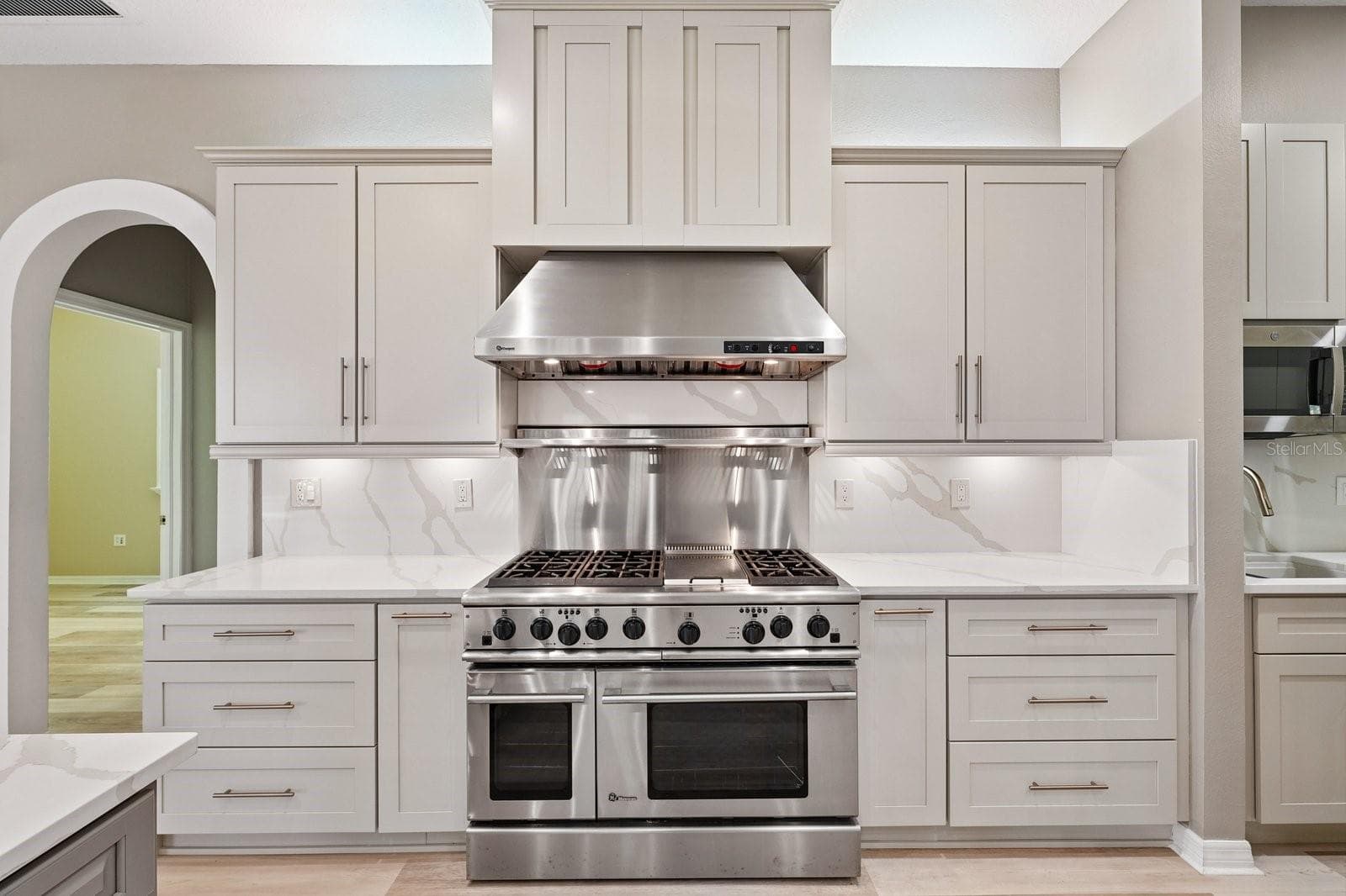 GE Monogram Commercial Grade Gas Range - 1003 KINGS WAY LN, TARPON SPRINGS