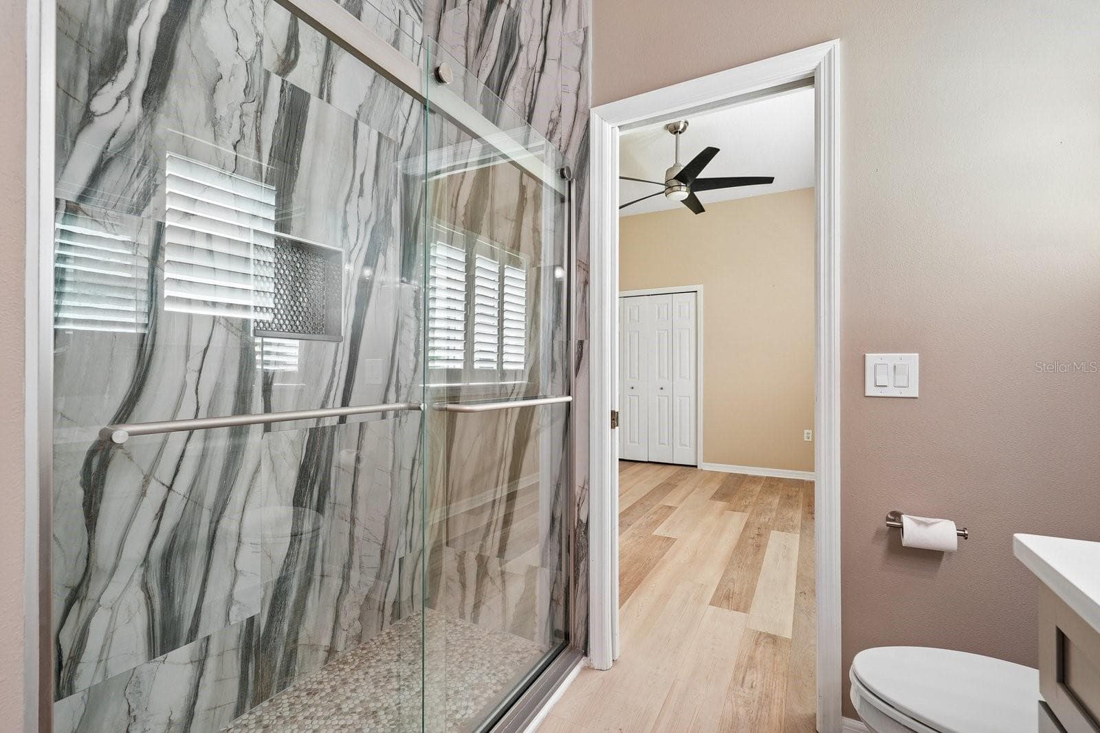 Jack & Jill/2nd Bath - 1003 KINGS WAY LN, TARPON SPRINGS