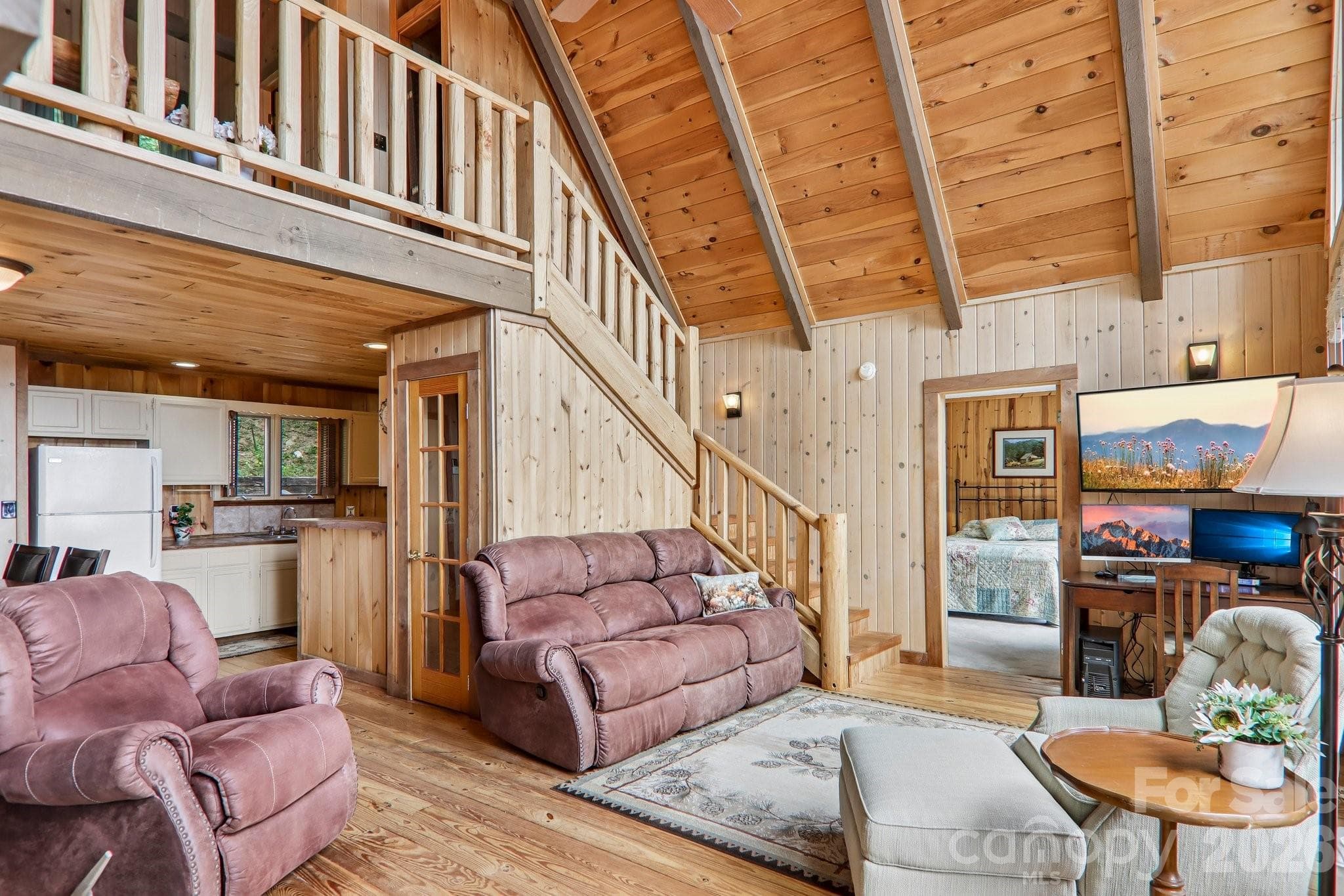 Cozy Great Room - 459 Lookout Drive, Mars Hill