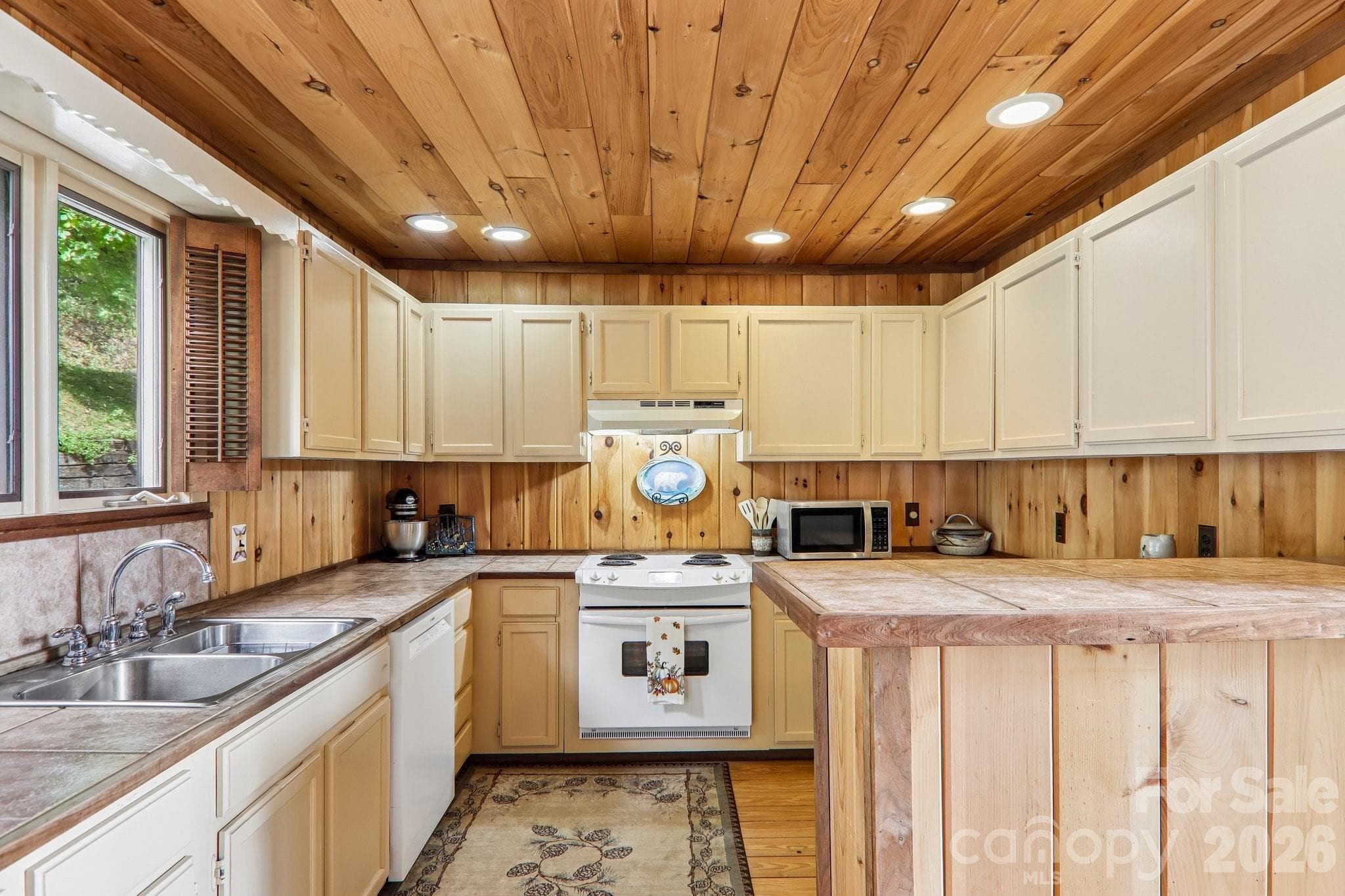 Lots of Counter Space - 459 Lookout Drive, Mars Hill