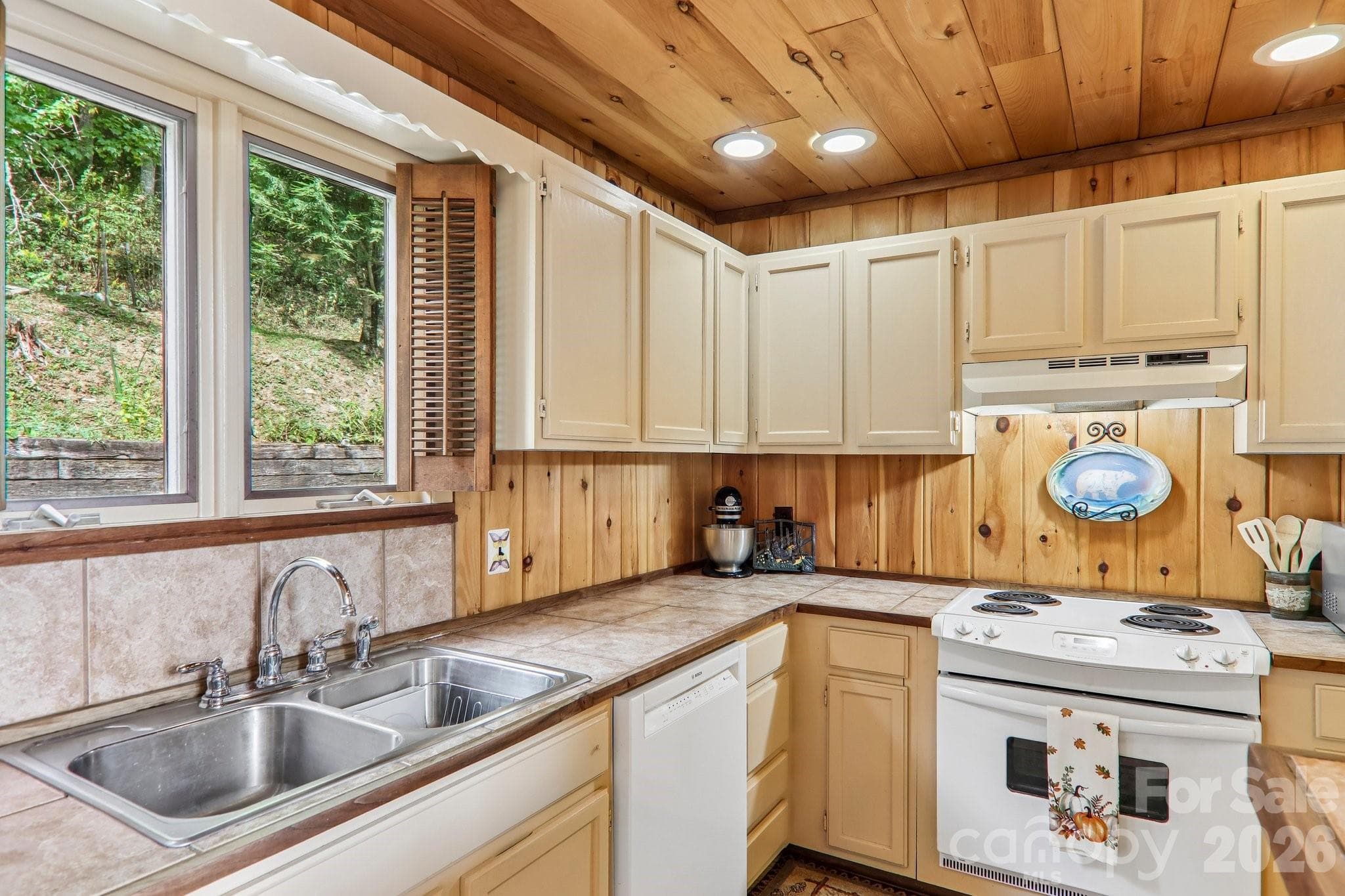 Lots of Counter Space - 459 Lookout Drive, Mars Hill