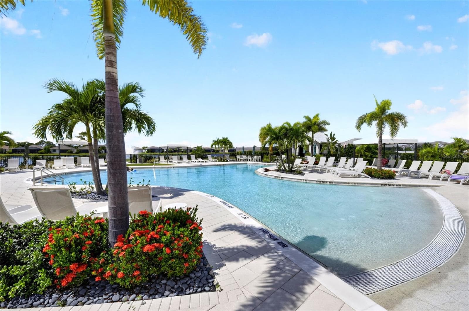 Resort Style Zero Entry Pool - 18911 DAYSPRING PL, VENICE