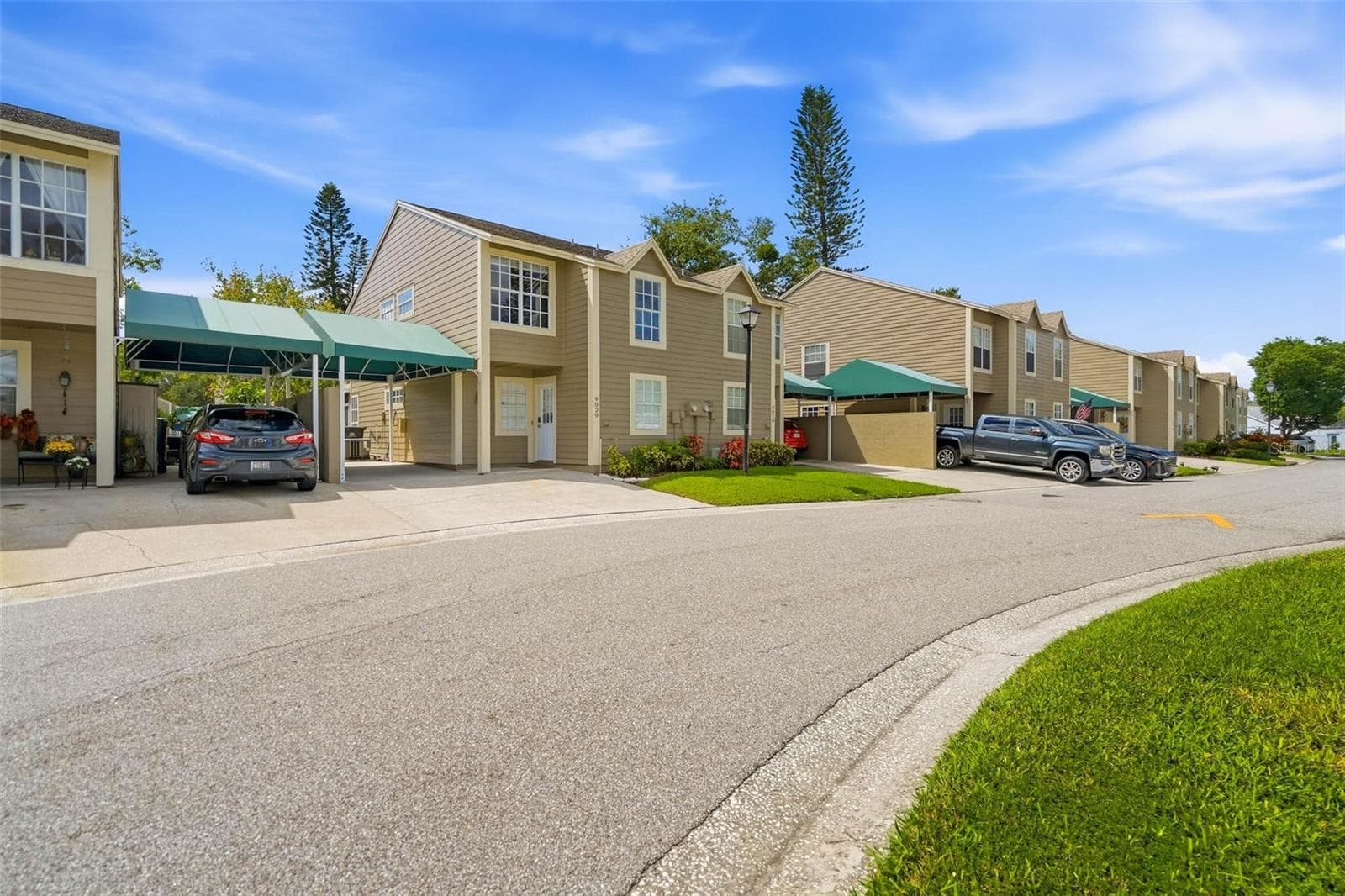 9020 LAKE PLACE LN #9020