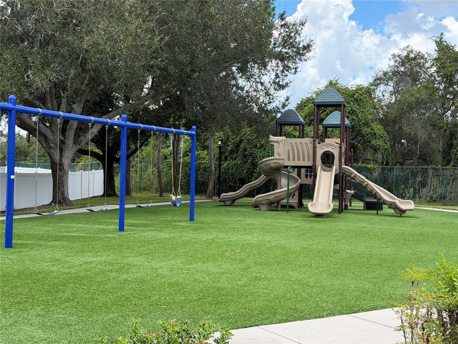 Community Playground - 10919 BANYAN WOOD WAY, RIVERVIEW