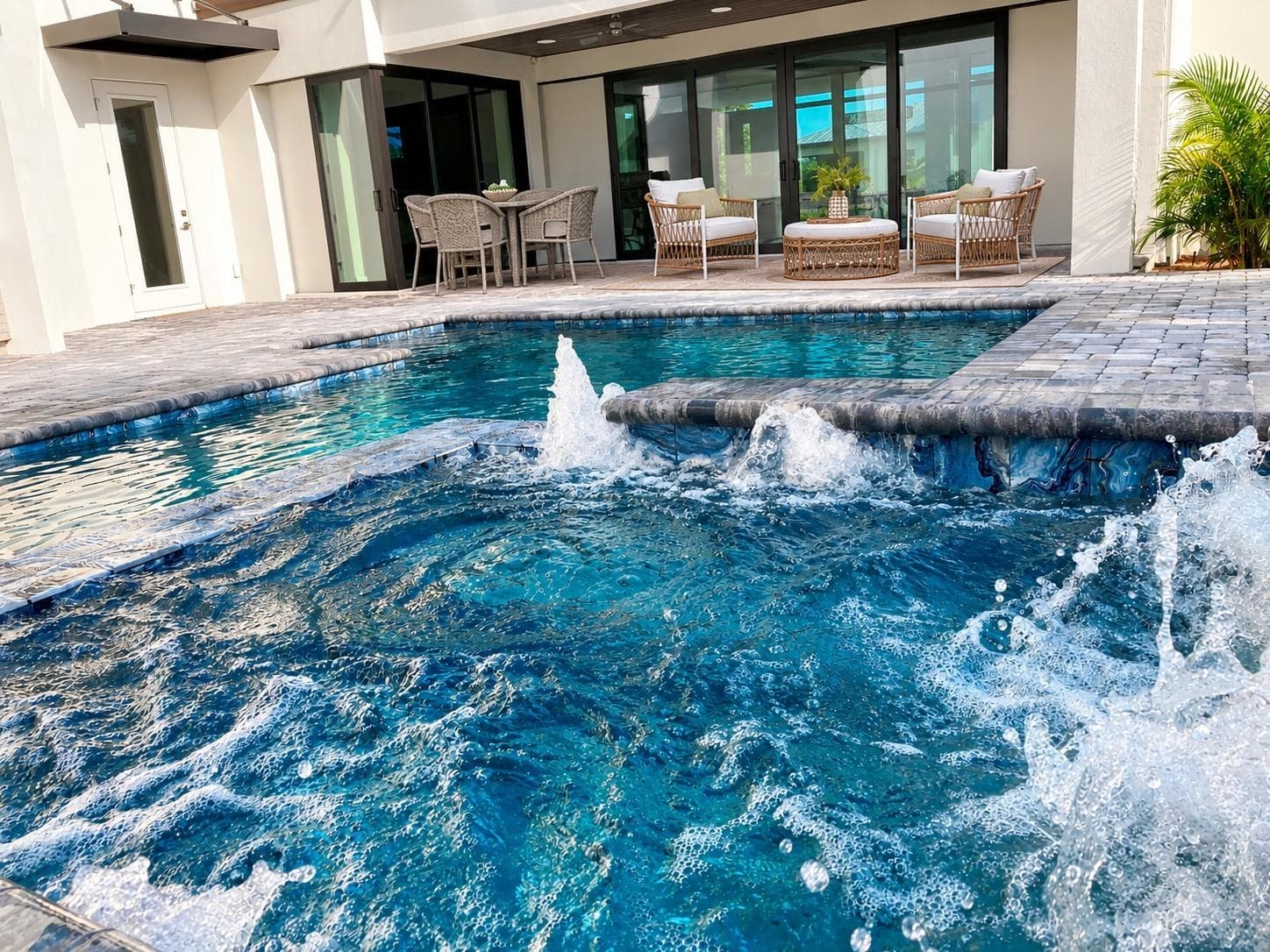 Heated salt water pool and spa; covered lanai with fans and music speakers - 2110 MICHELE DR, SARASOTA