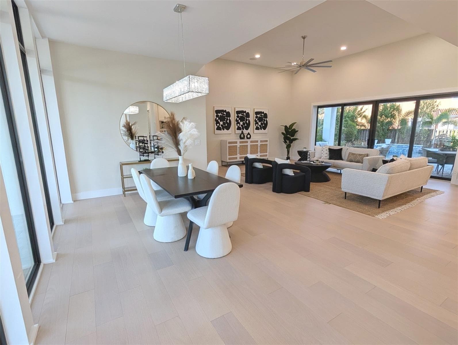 Spacious great room perfect for entertaining and daily luxury living. - 2110 MICHELE DR, SARASOTA