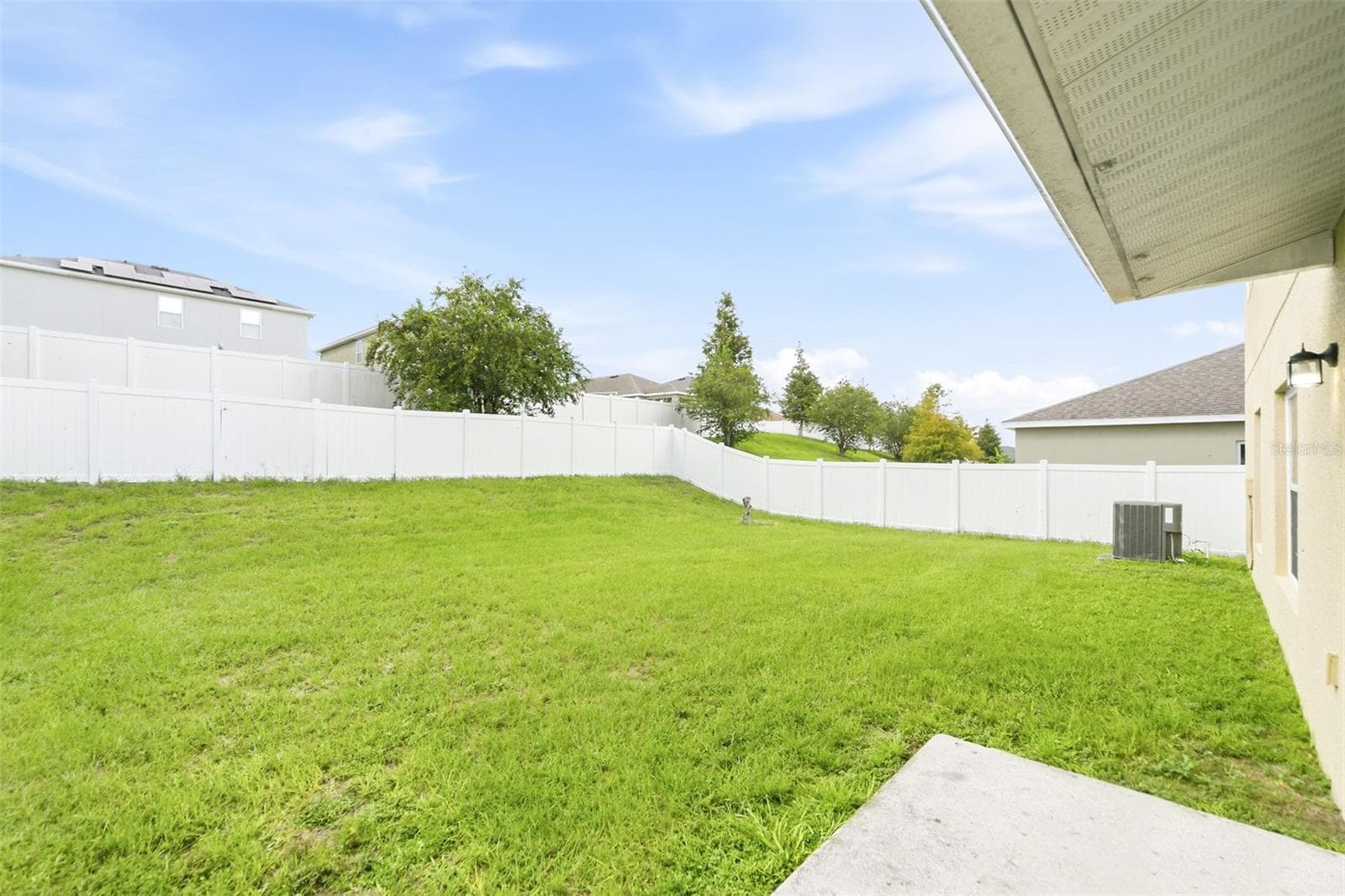 Single Family Residence at 642 BLACK EAGLE DR, GROVELAND, photo 3 of 42