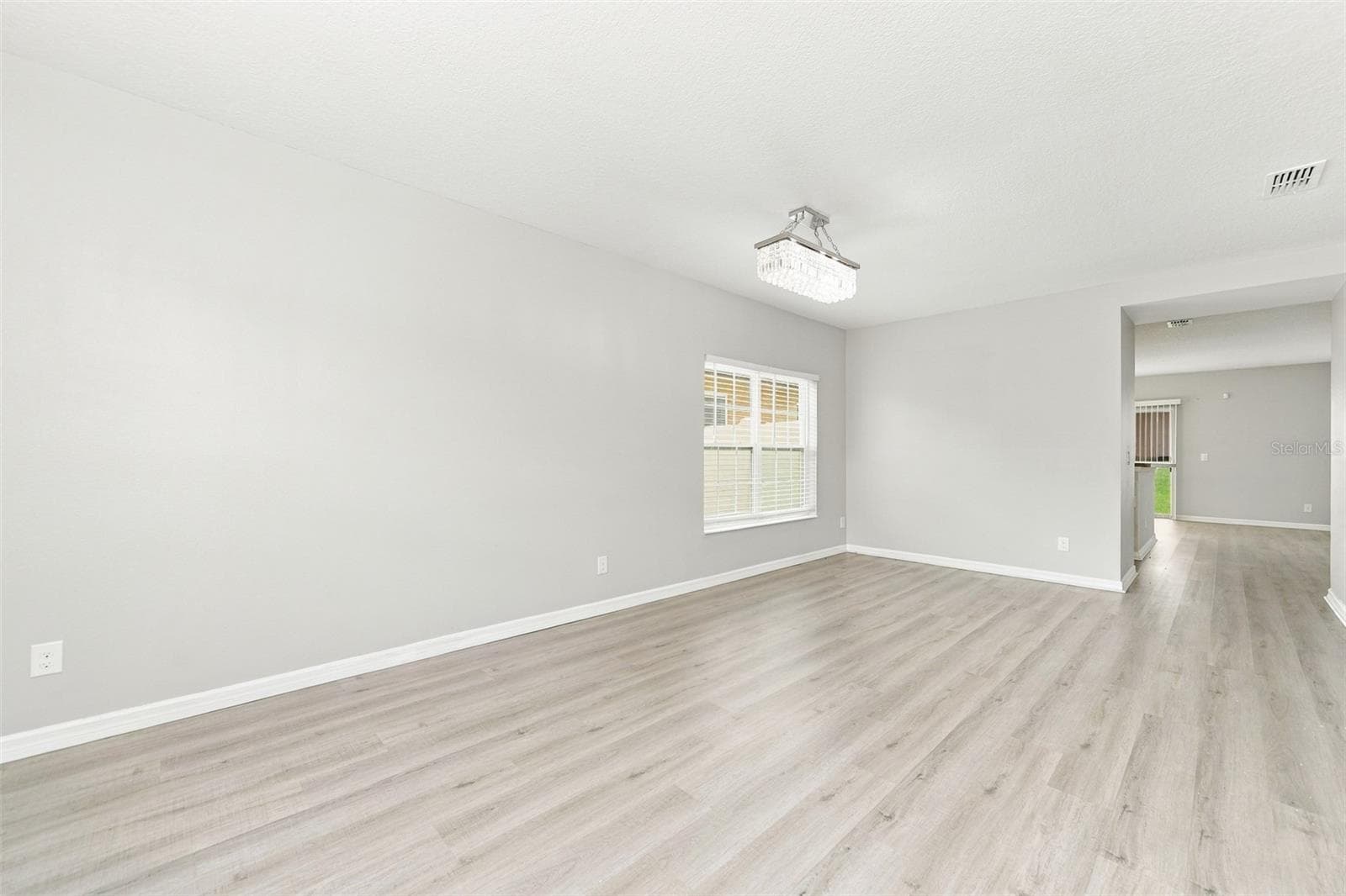 Single Family Residence at 642 BLACK EAGLE DR, GROVELAND, photo 8 of 42