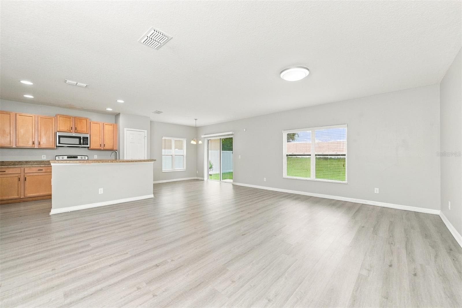 Single Family Residence at 642 BLACK EAGLE DR, GROVELAND, photo 9 of 42