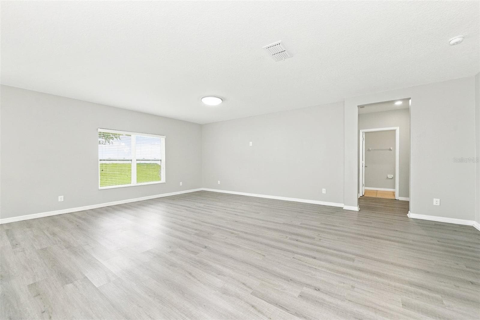 Single Family Residence at 642 BLACK EAGLE DR, GROVELAND, photo 11 of 42