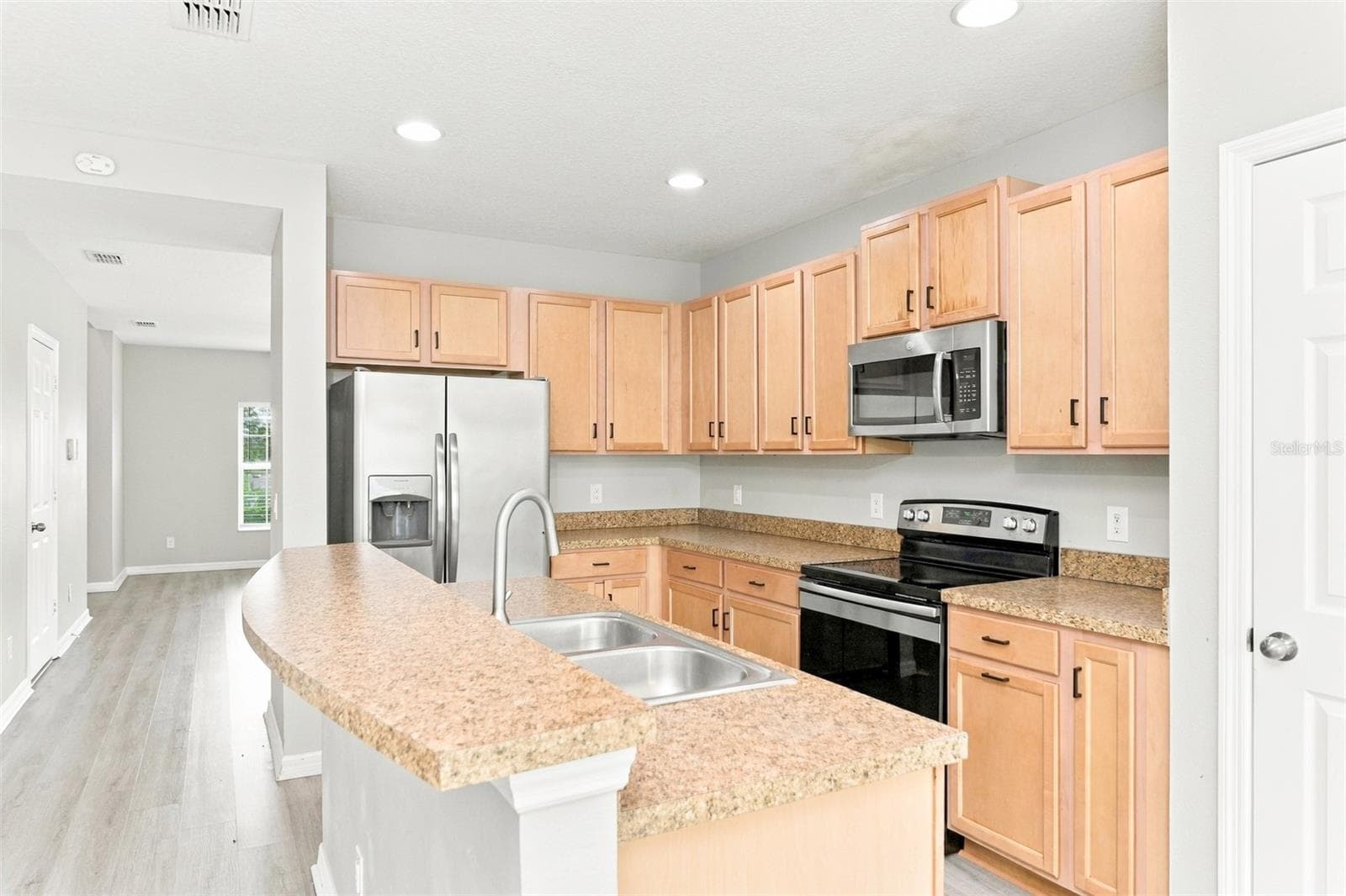 Single Family Residence at 642 BLACK EAGLE DR, GROVELAND, photo 14 of 42