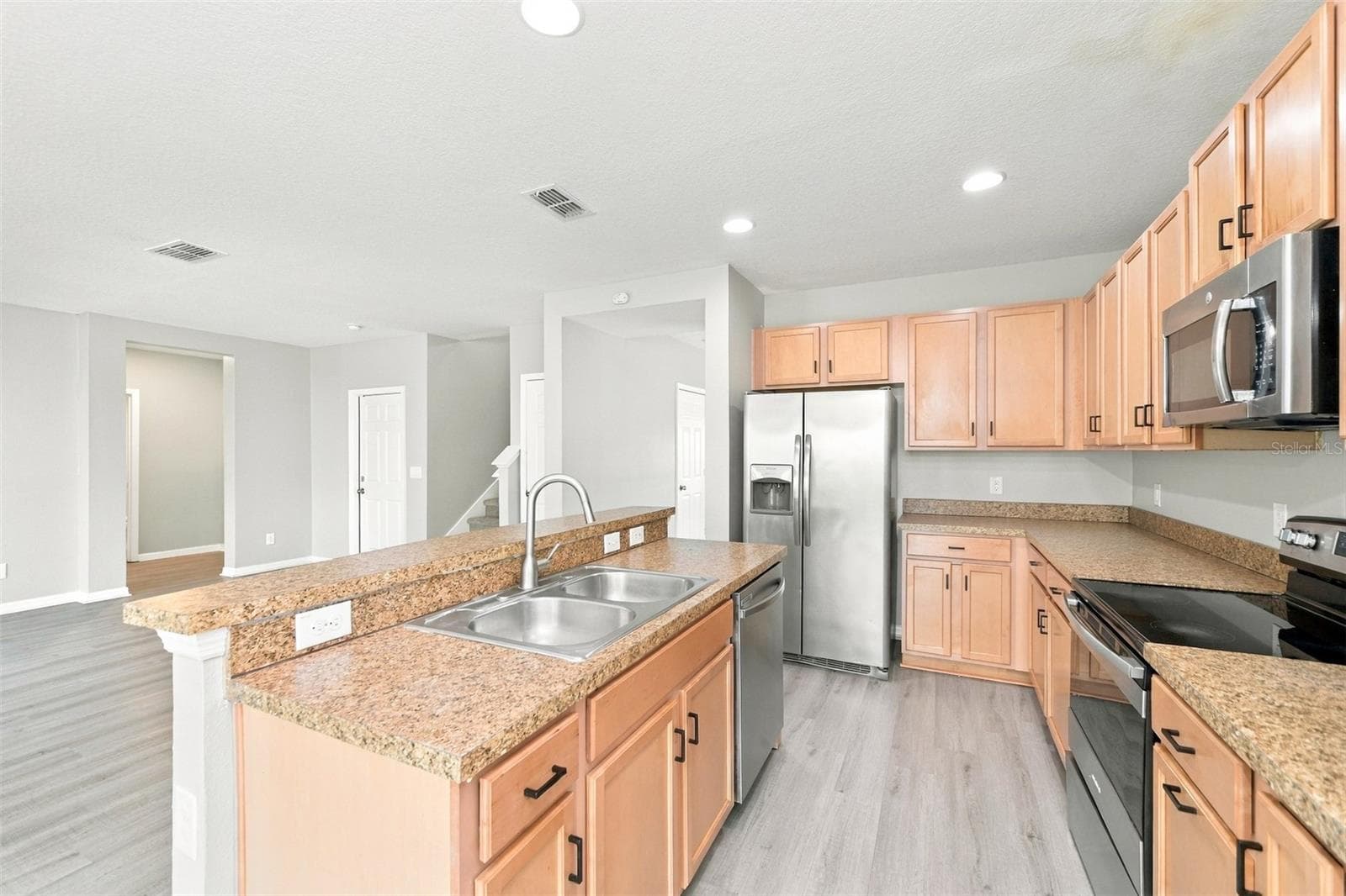 Single Family Residence at 642 BLACK EAGLE DR, GROVELAND, photo 15 of 42