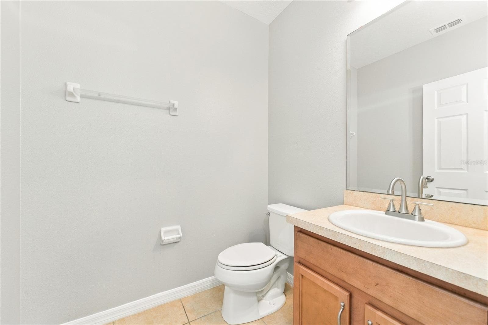 Single Family Residence at 642 BLACK EAGLE DR, GROVELAND, photo 16 of 42