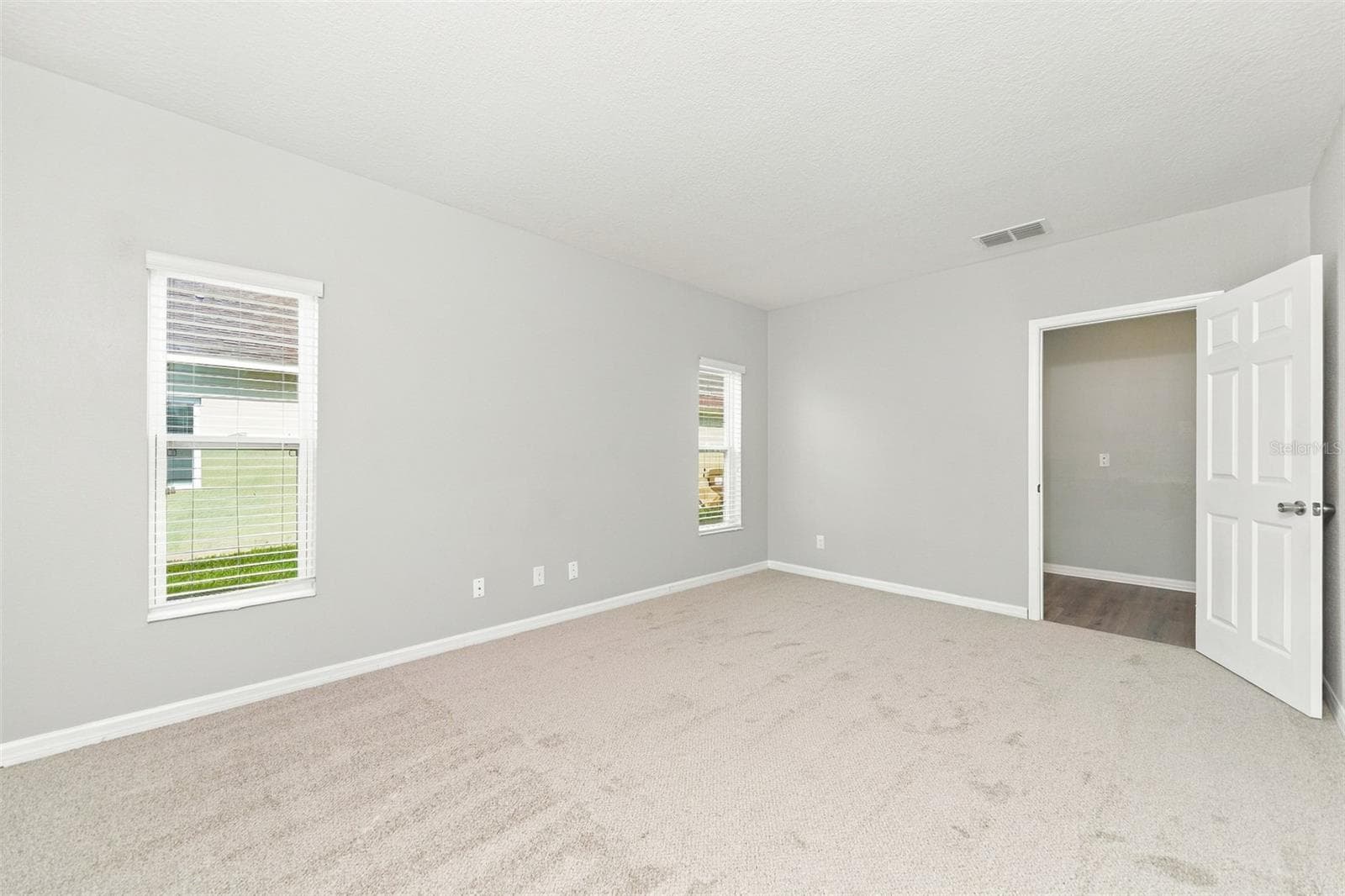 Single Family Residence at 642 BLACK EAGLE DR, GROVELAND, photo 18 of 42