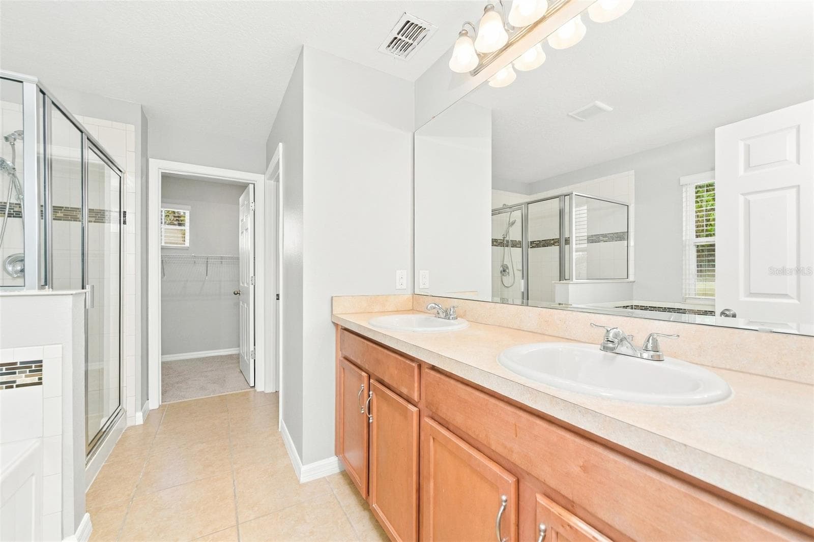 Single Family Residence at 642 BLACK EAGLE DR, GROVELAND, photo 28 of 42