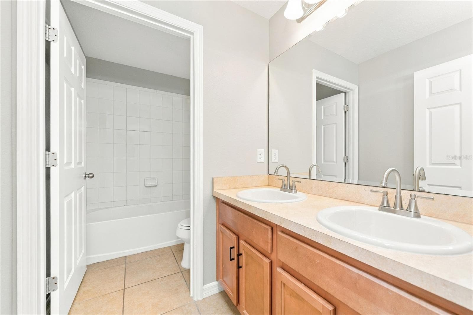 Single Family Residence at 642 BLACK EAGLE DR, GROVELAND, photo 41 of 42