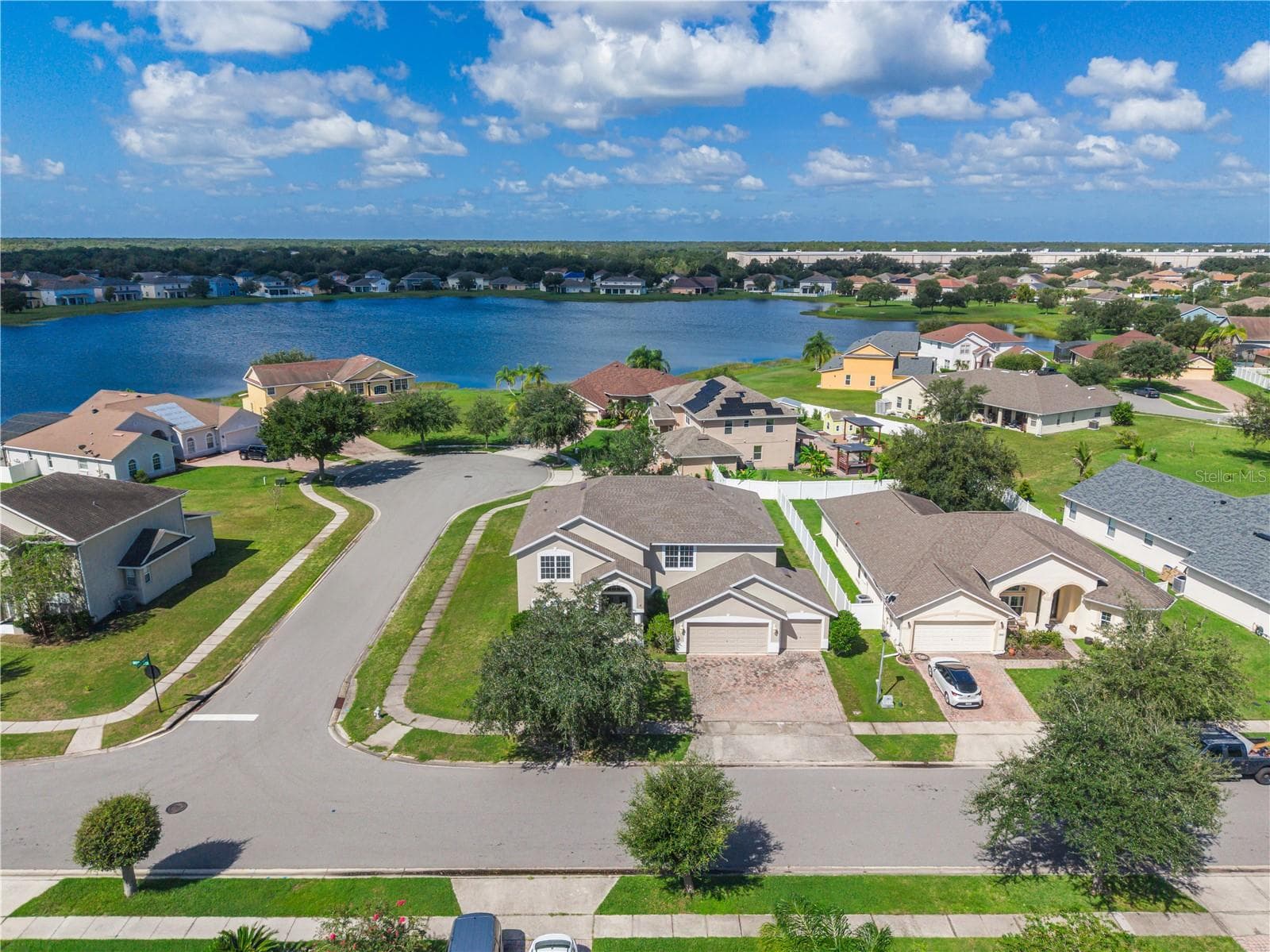 Single Family Residence at 2887 SWEETSPIRE CIR, KISSIMMEE, photo 2 of 53
