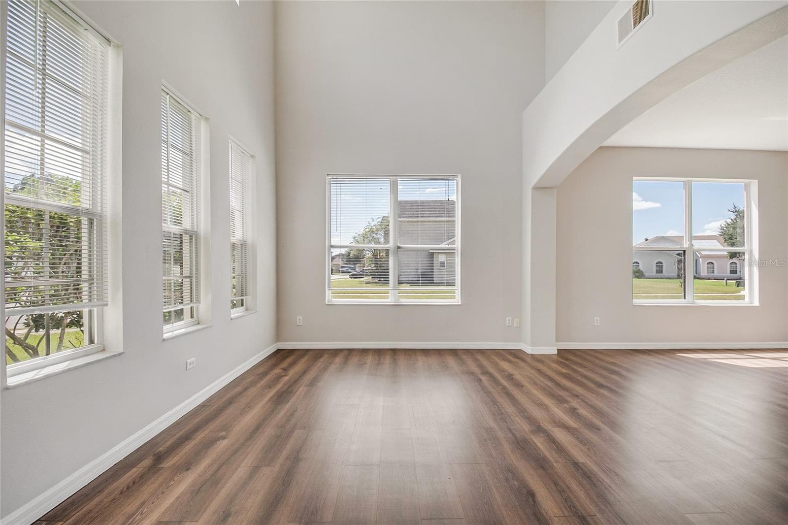 Single Family Residence at 2887 SWEETSPIRE CIR, KISSIMMEE, photo 7 of 53
