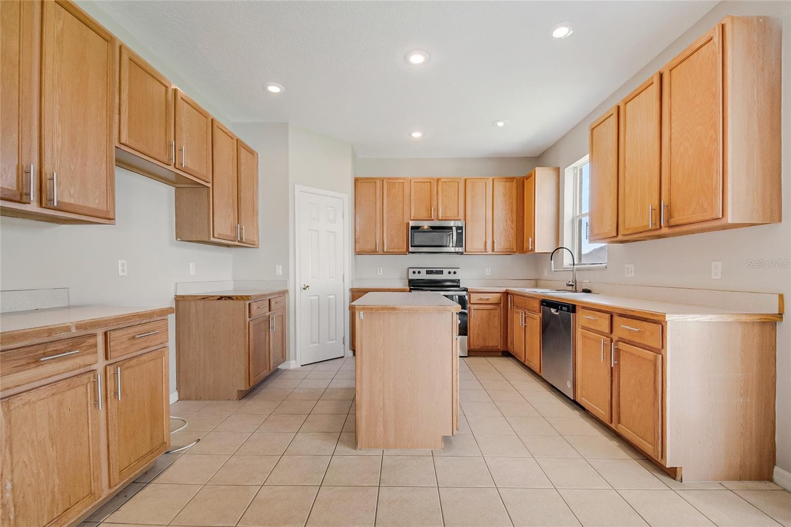 Single Family Residence at 2887 SWEETSPIRE CIR, KISSIMMEE, photo 26 of 53
