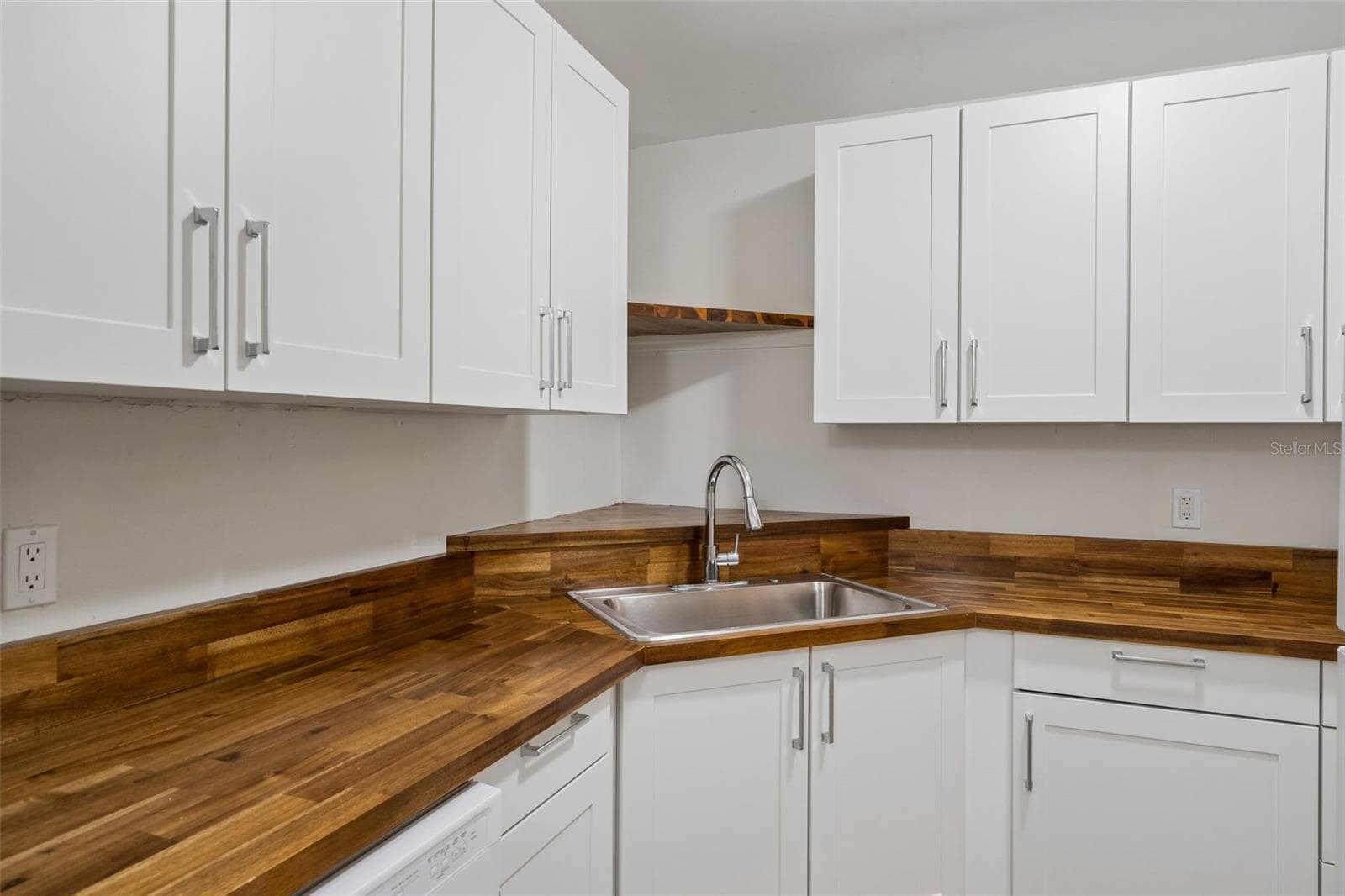New Cabinets and butcher block counters - 928 VIVIAN TER, DELTONA