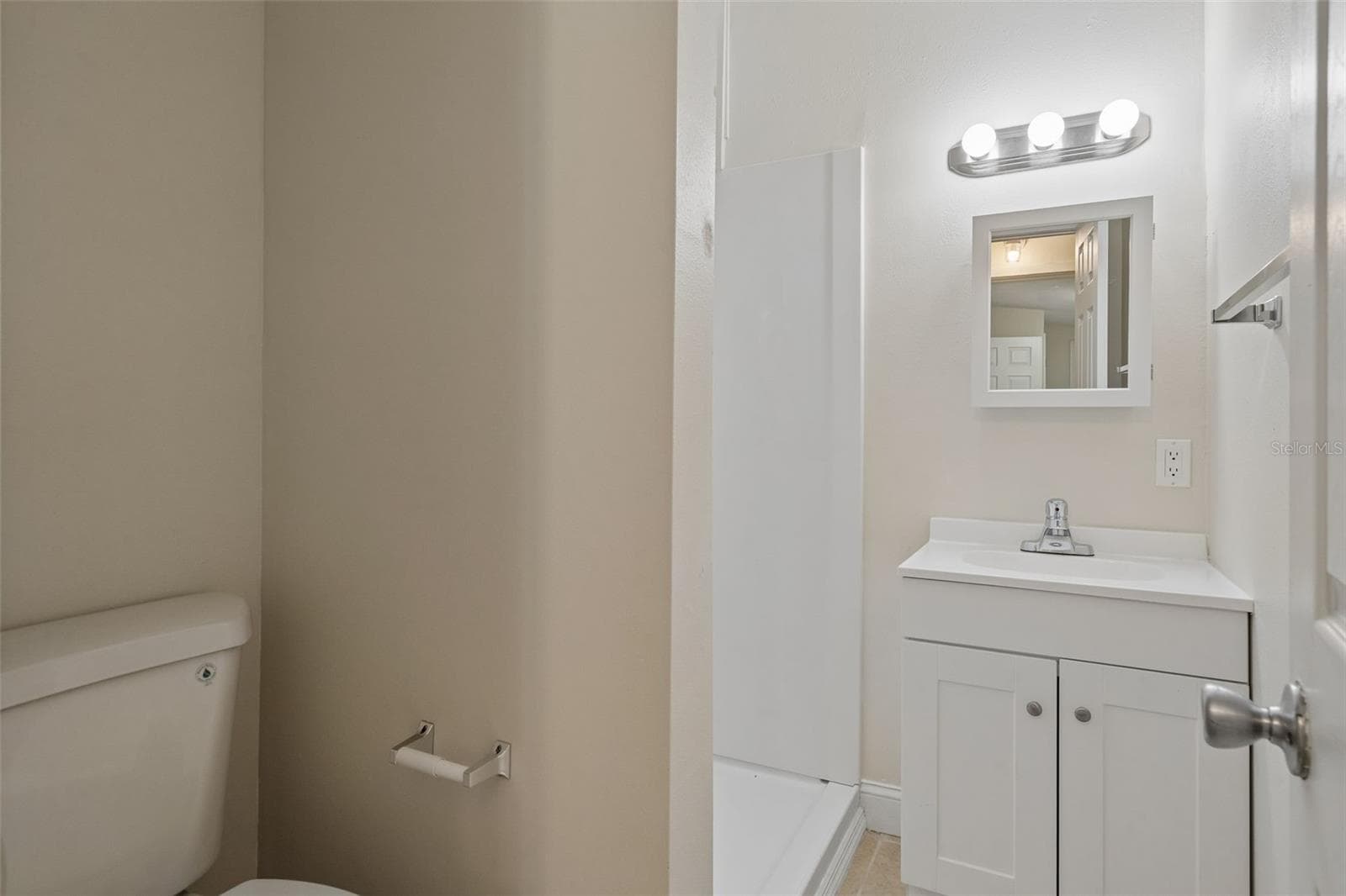Primary Ensuite Bathroom - 928 VIVIAN TER, DELTONA