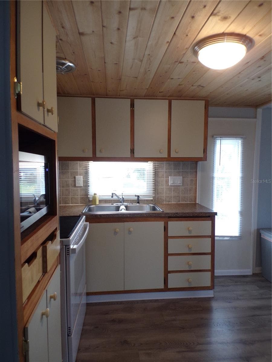 Mobile Home at 5127 8TH ST W, BRADENTON, photo 12 of 41
