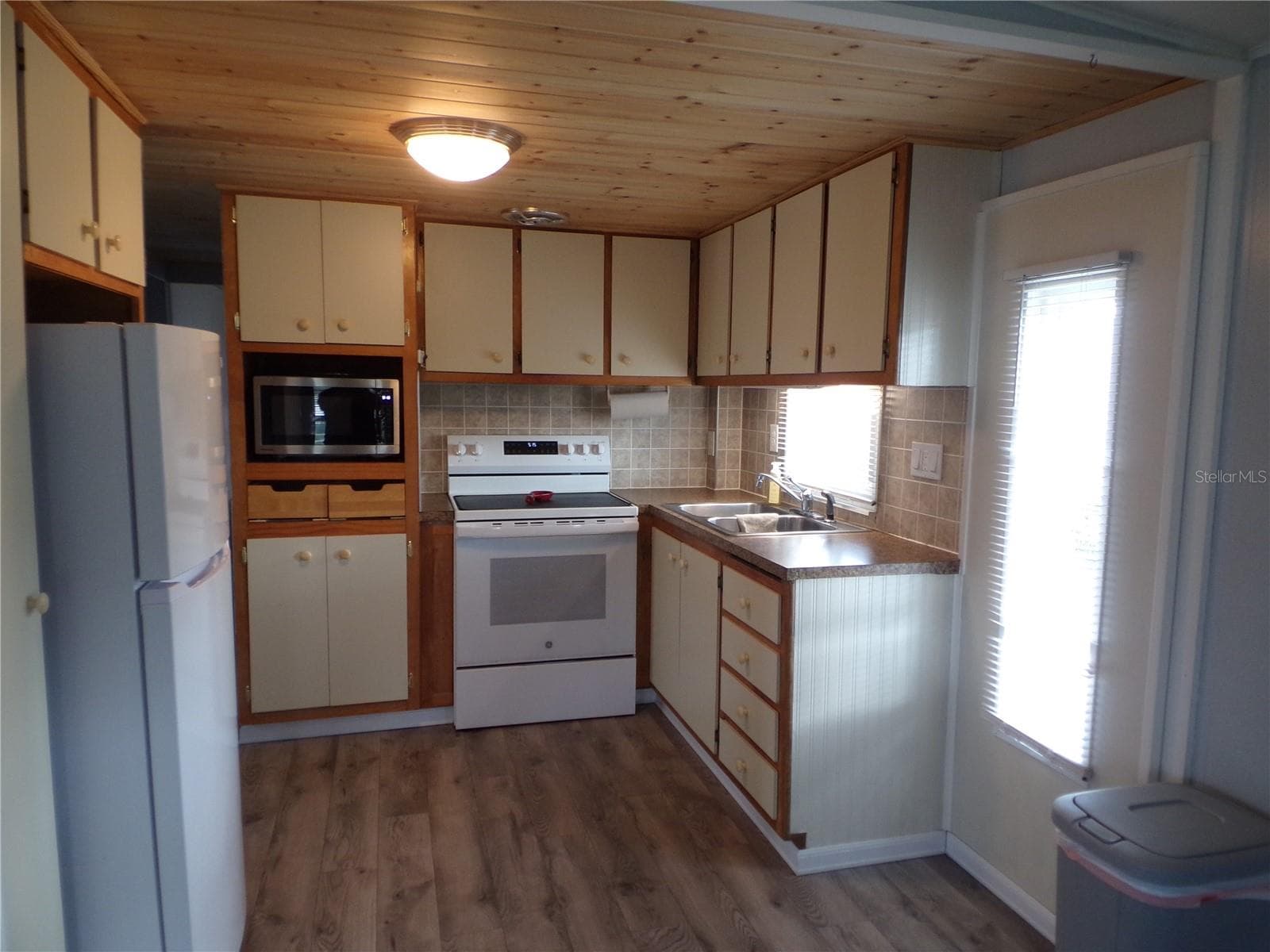 Mobile Home at 5127 8TH ST W, BRADENTON, photo 13 of 41