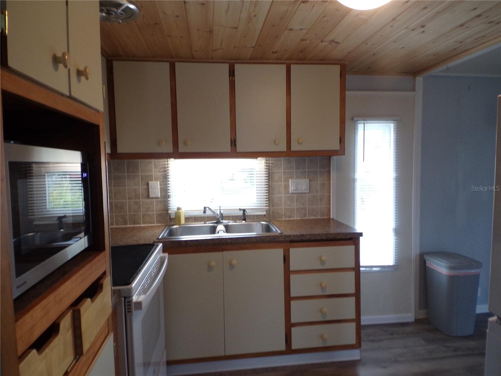 Mobile Home at 5127 8TH ST W, BRADENTON, photo 15 of 41