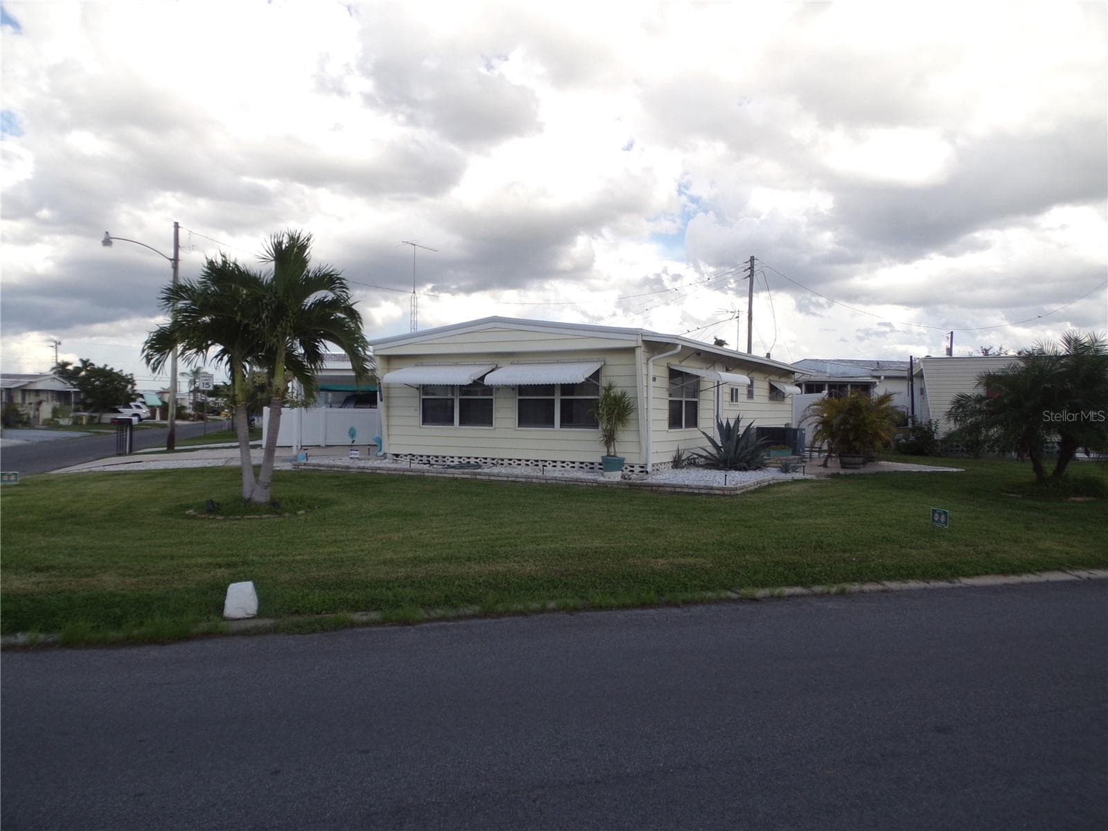 Mobile Home at 5127 8TH ST W, BRADENTON, photo 31 of 41