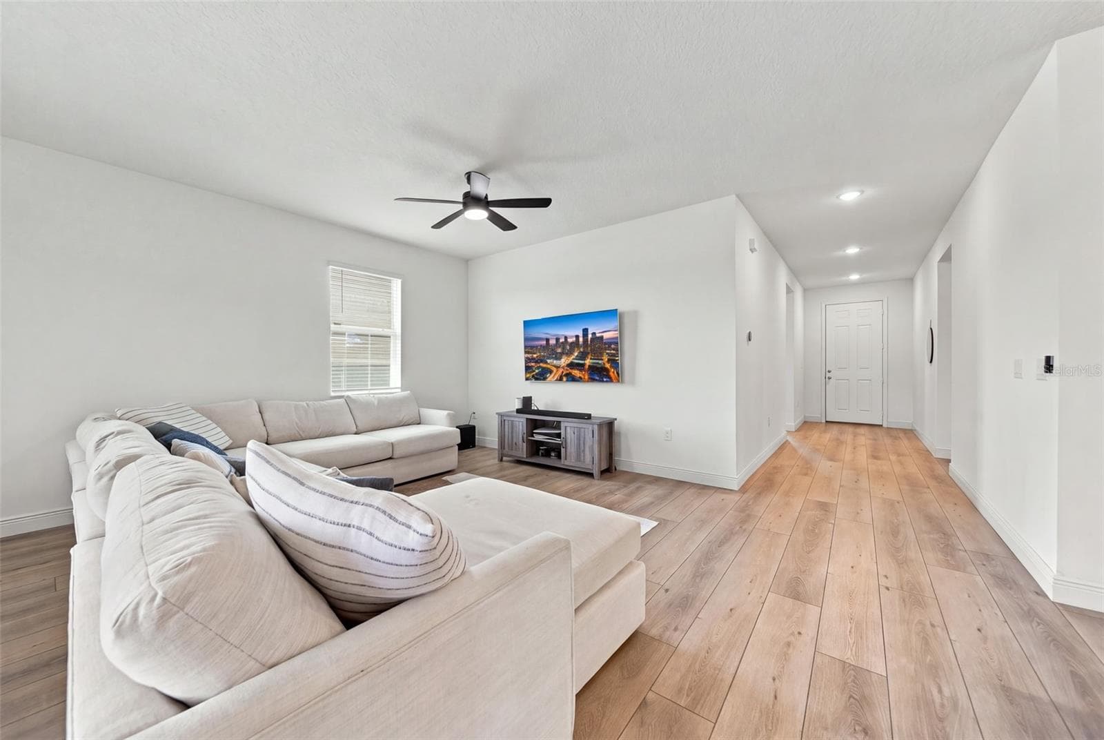Living Room - 2121 MALBEC CT, MINNEOLA