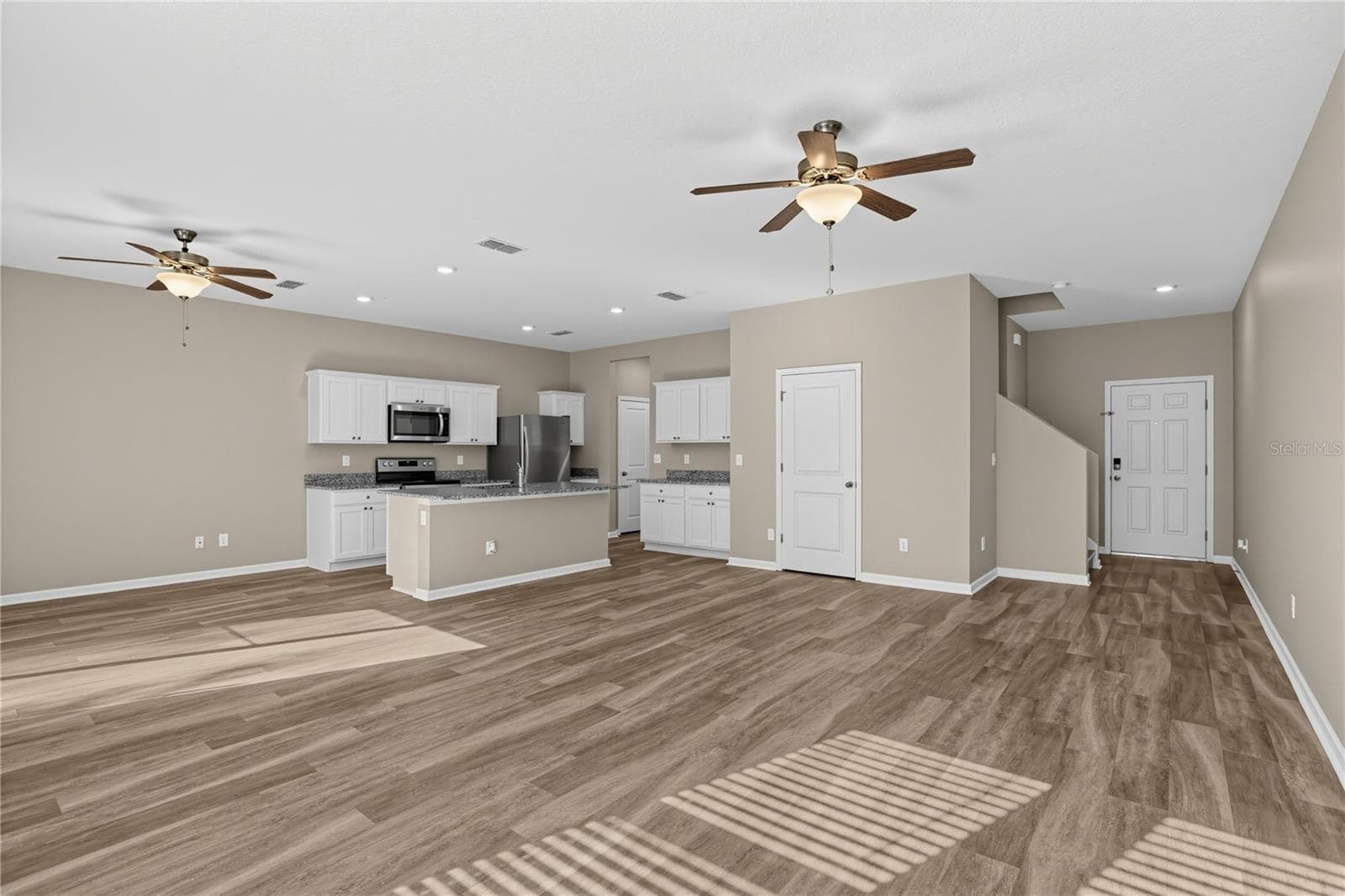 Single Family Residence at 1033 CADES COVE WAY, DELAND, photo 4 of 27
