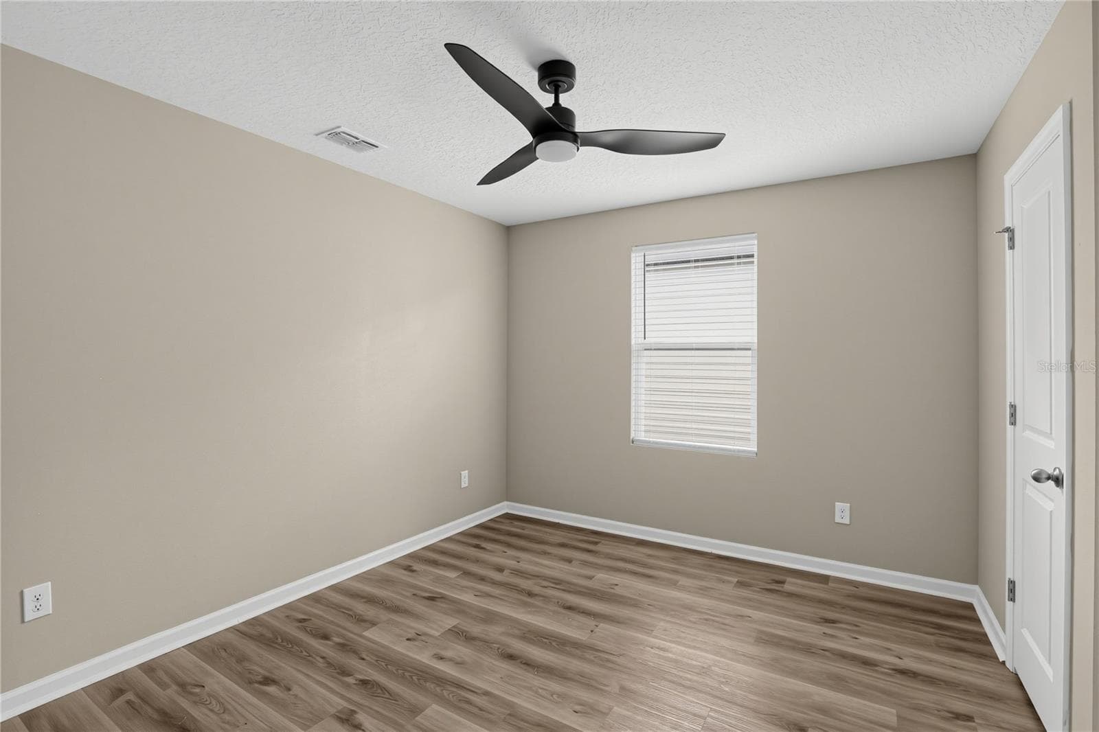 Single Family Residence at 1033 CADES COVE WAY, DELAND, photo 21 of 27