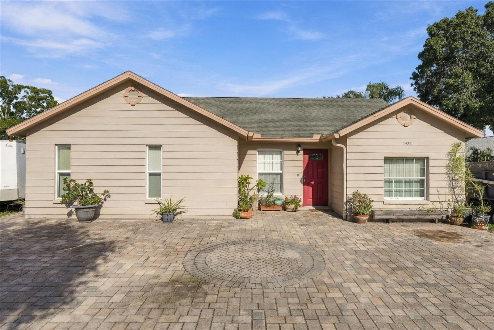 1925 CASTLE BAY CT