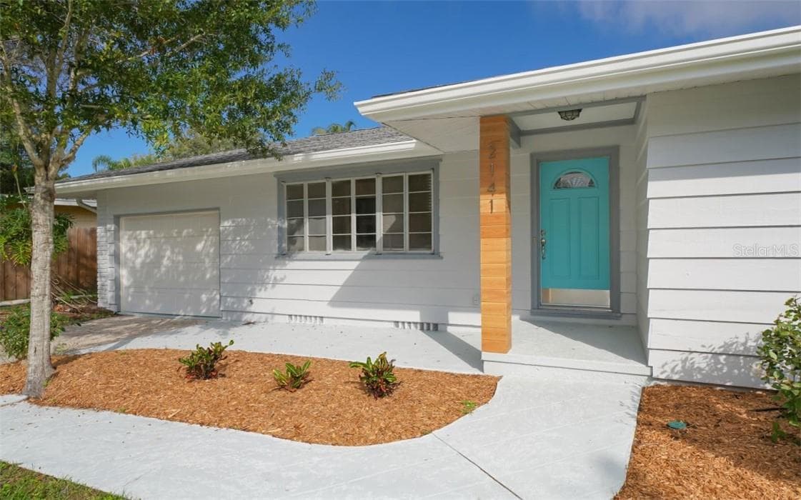 Single Family Residence at 2141 SUNNYSIDE LN, SARASOTA, photo 2 of 18