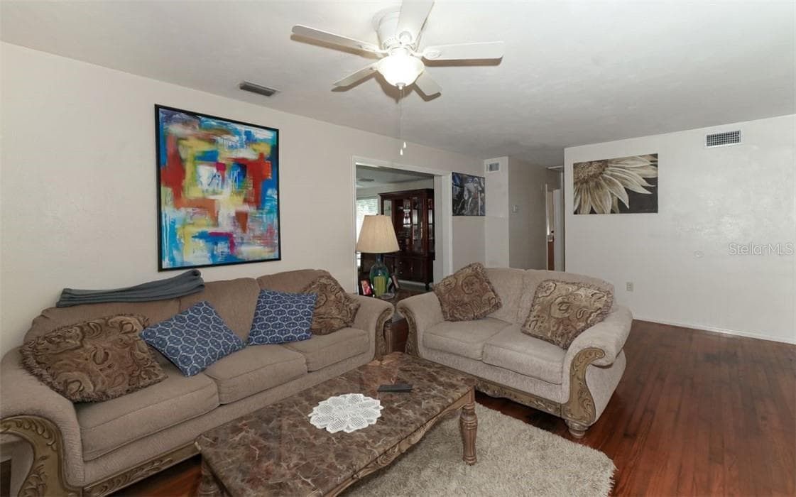 Single Family Residence at 2141 SUNNYSIDE LN, SARASOTA, photo 3 of 18