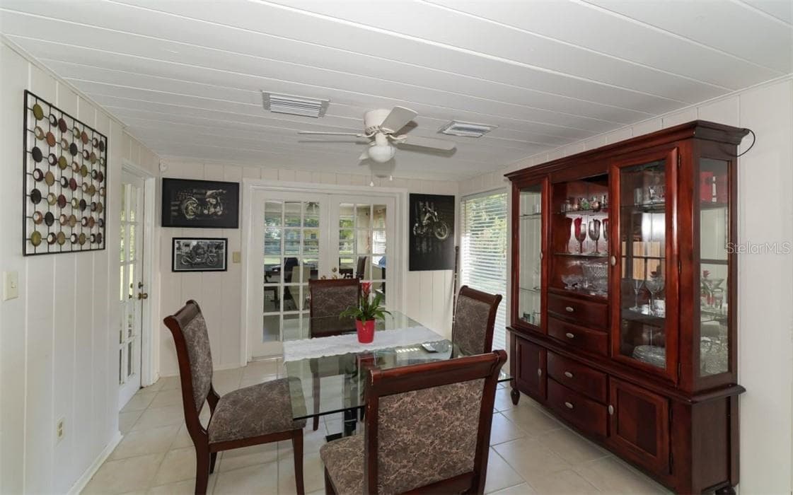 Single Family Residence at 2141 SUNNYSIDE LN, SARASOTA, photo 4 of 18