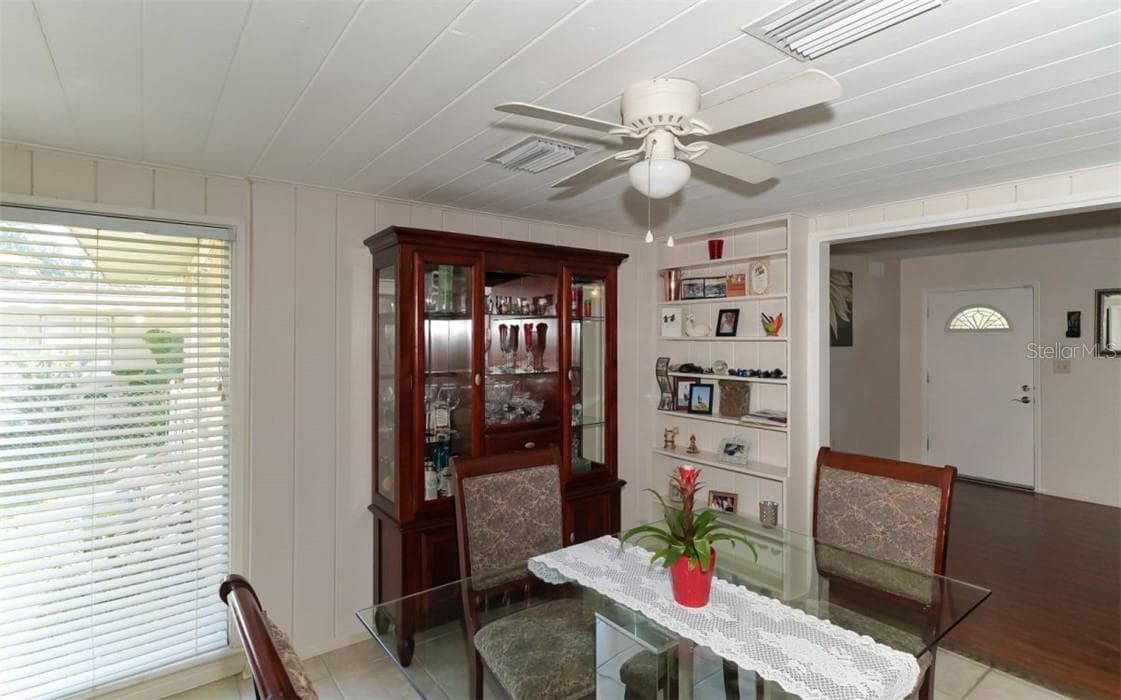 Single Family Residence at 2141 SUNNYSIDE LN, SARASOTA, photo 5 of 18
