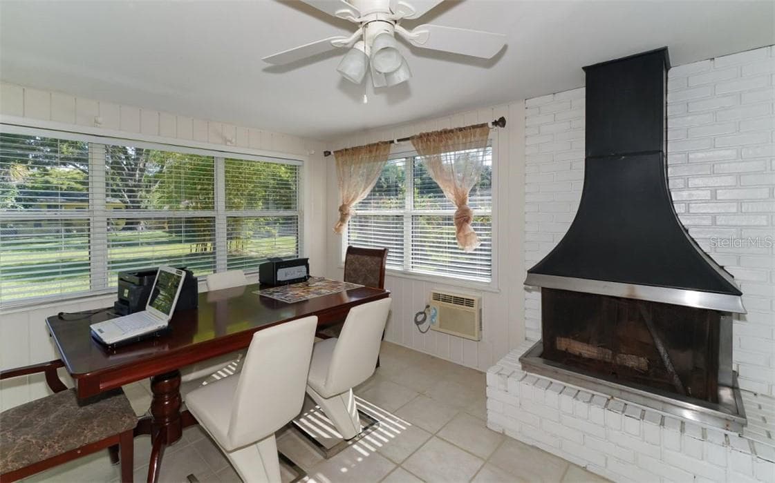 Single Family Residence at 2141 SUNNYSIDE LN, SARASOTA, photo 6 of 18