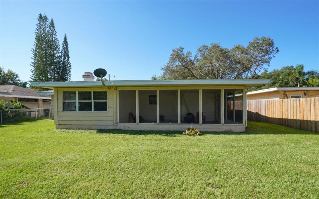 Single Family Residence at 2141 SUNNYSIDE LN, SARASOTA, photo 15 of 18